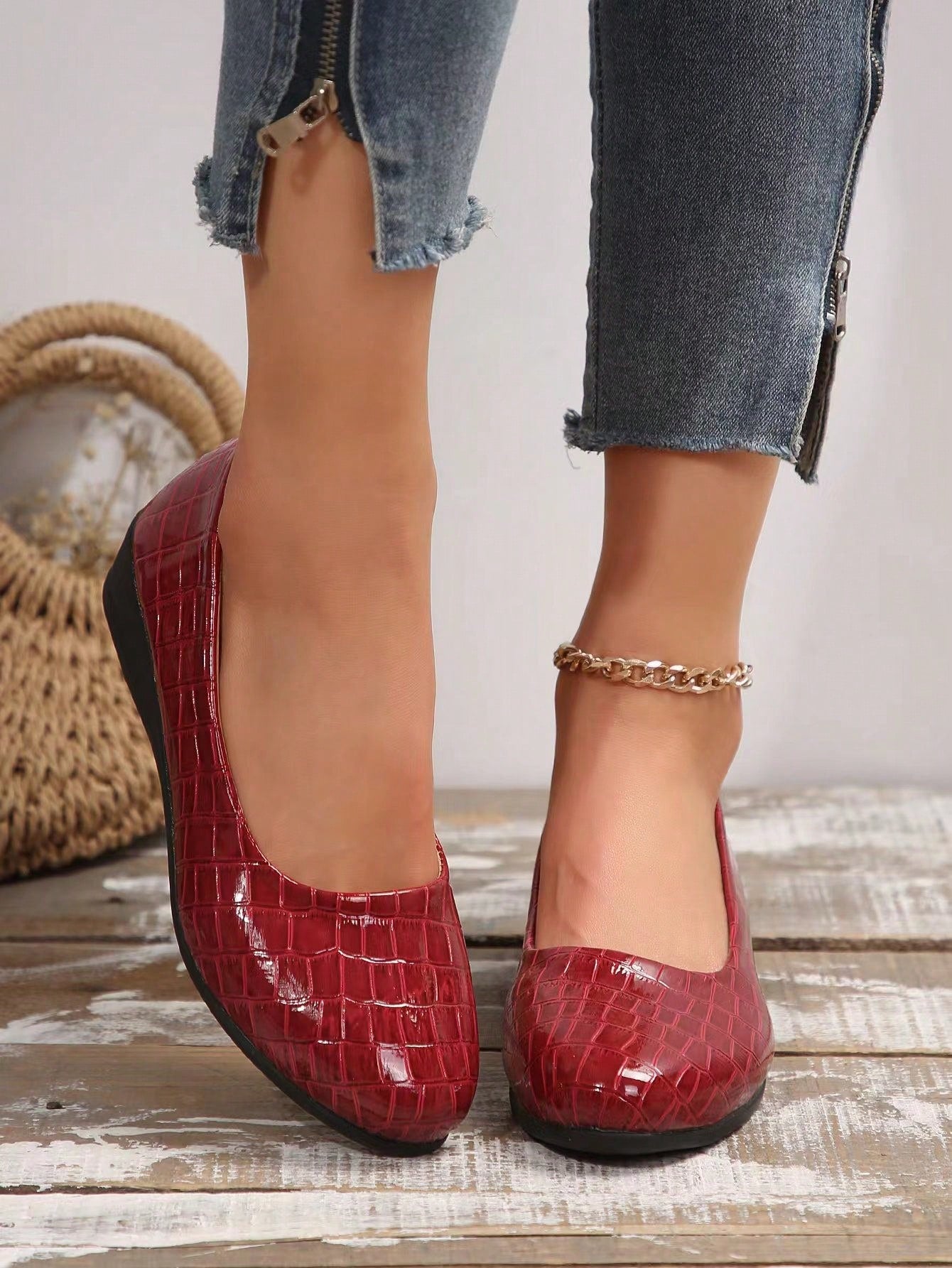 New Arrival Women Elegant Low Heel Shoes, Fashionable For Holiday And Daily Wearing