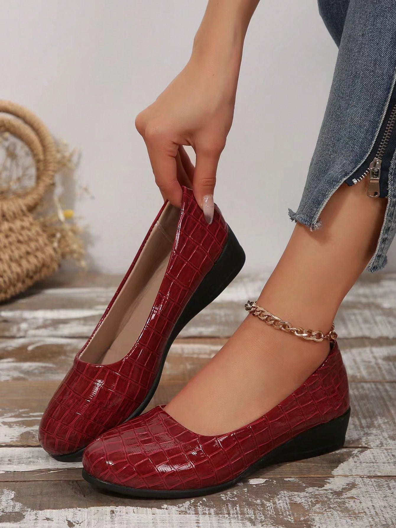 New Arrival Women Elegant Low Heel Shoes, Fashionable For Holiday And Daily Wearing