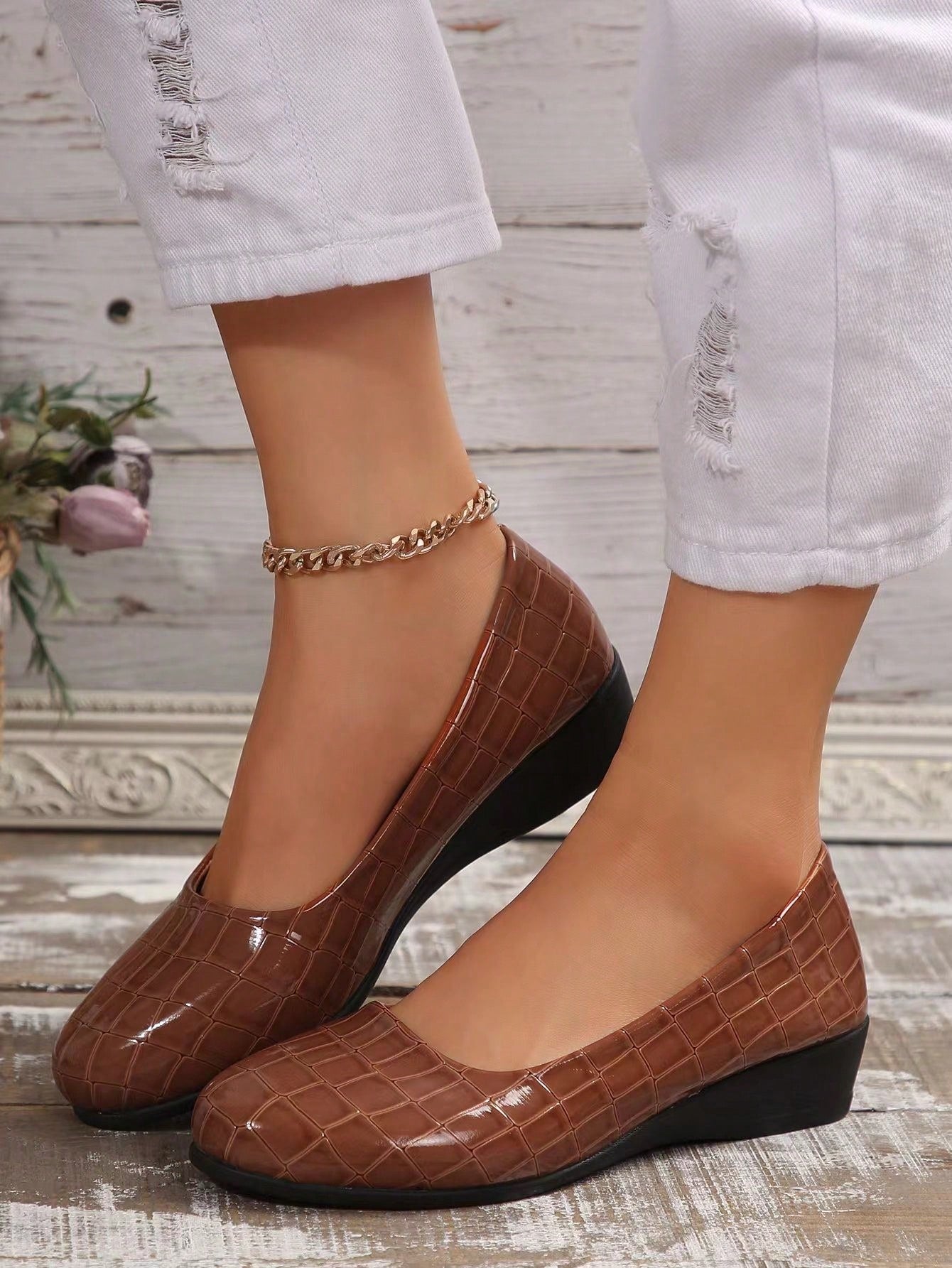 New Arrival Women Elegant Low Heel Shoes, Fashionable For Holiday And Daily Wearing