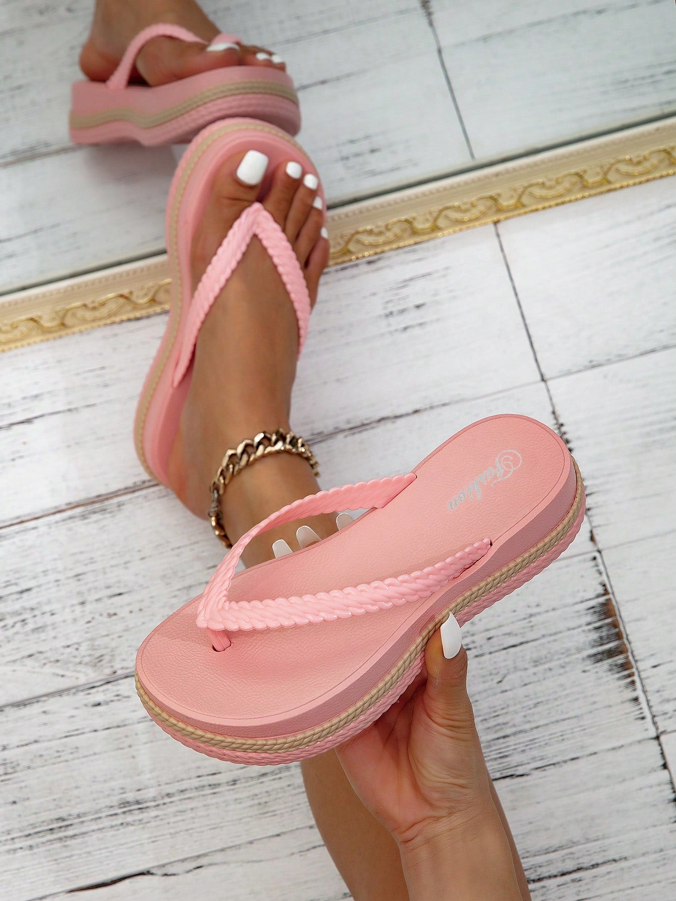 Women Thick-Soled And Comfortable Color-Block Plastic Slippers