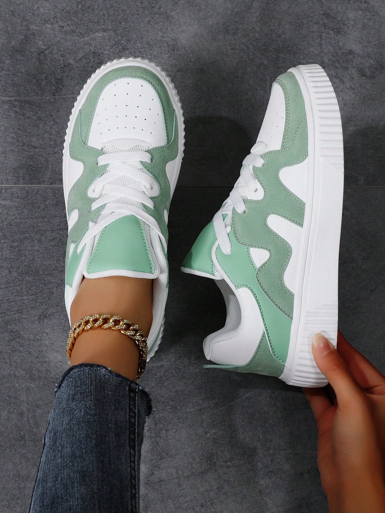 Women Lace-Up Casual Sneakers, Sport Shoes, White Shoes, Skateboarding Shoes, Lightweight Street Shoes