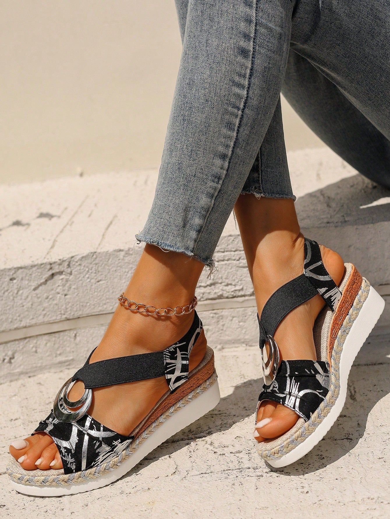 Women's Summer New Style Wedge Heel Thick Sole Woven Pu Sandals, Casual Open Toe Brown Shoes With Folded Sole And Five Metal Details For Girls