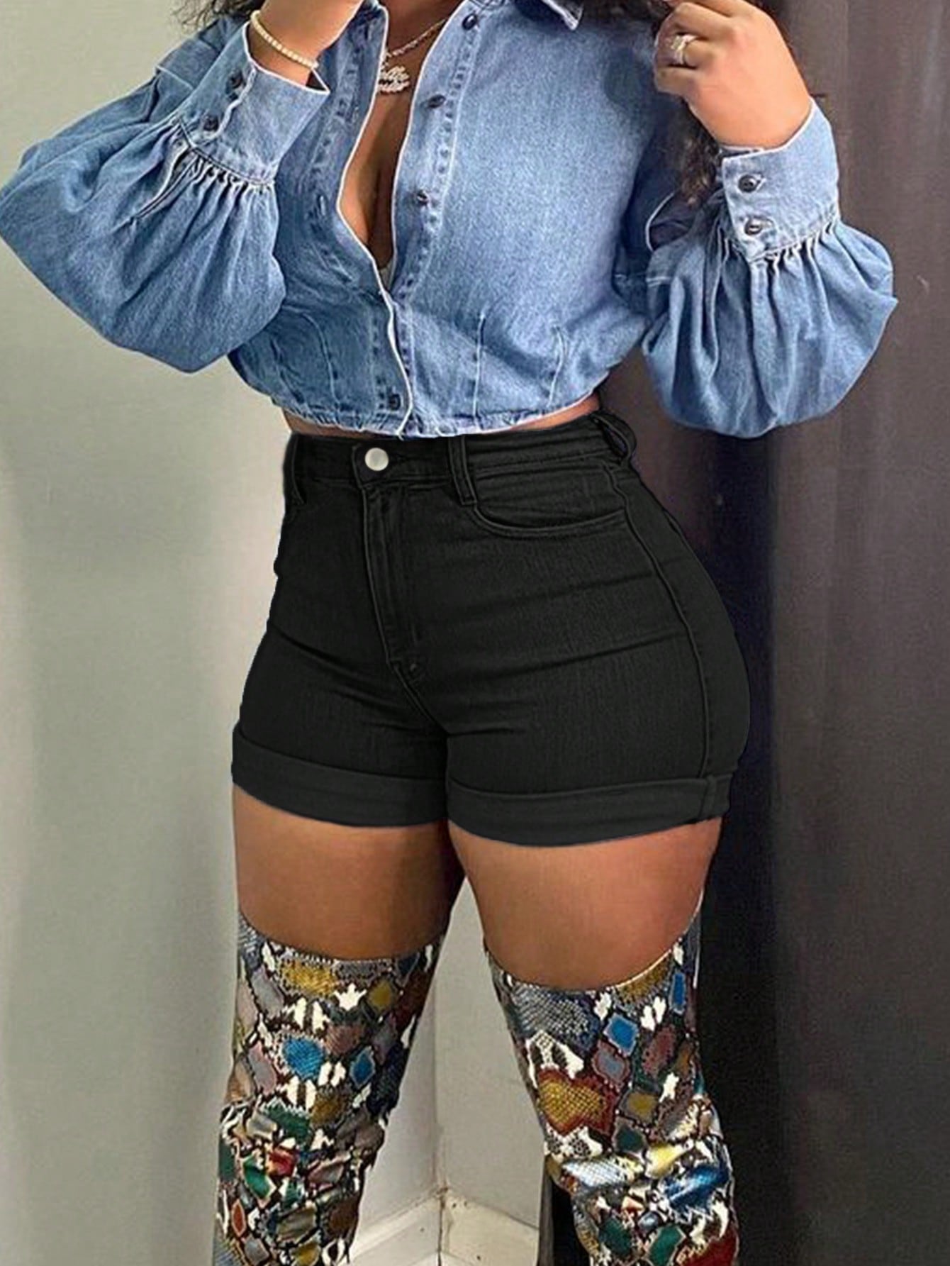 Women Summer Fashionable Tight-Fit Rolled Hem Basic Denim Shorts