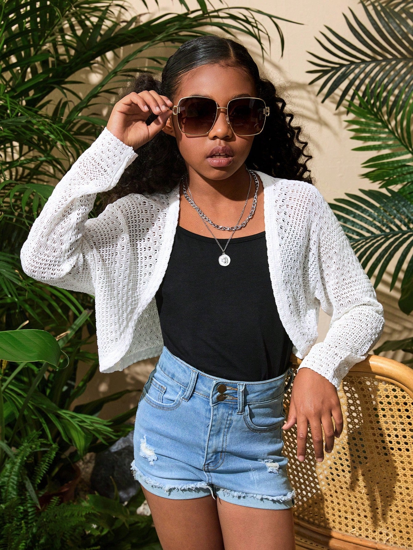 Tween Girl Cool And Chic Short Knit Cardigan With Long Sleeves For Spring And Summer