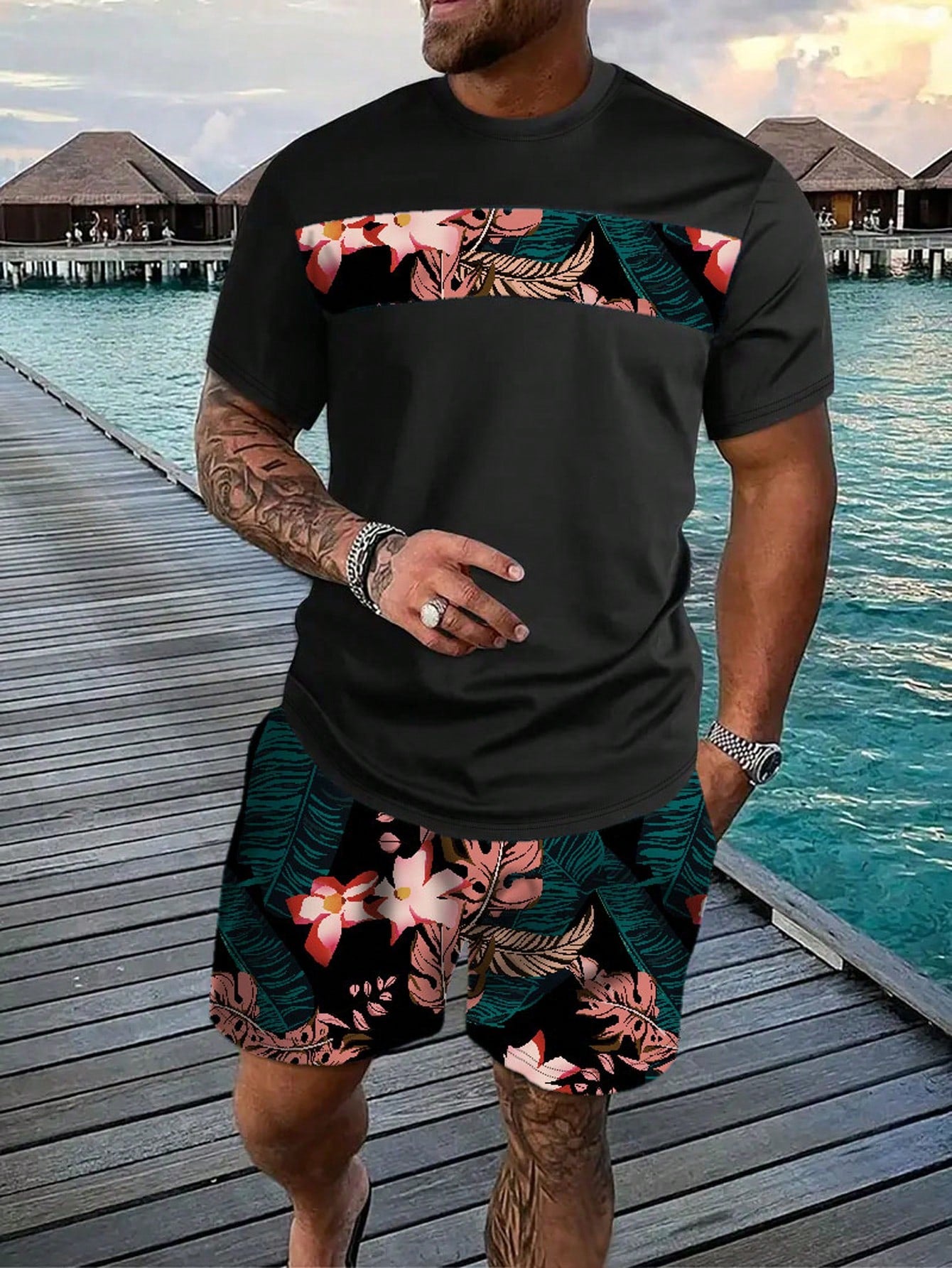 Men Summer Tropical Plants Printed Round Neck Short Sleeve Casual T-Shirt And Elastic Waist Shorts Set