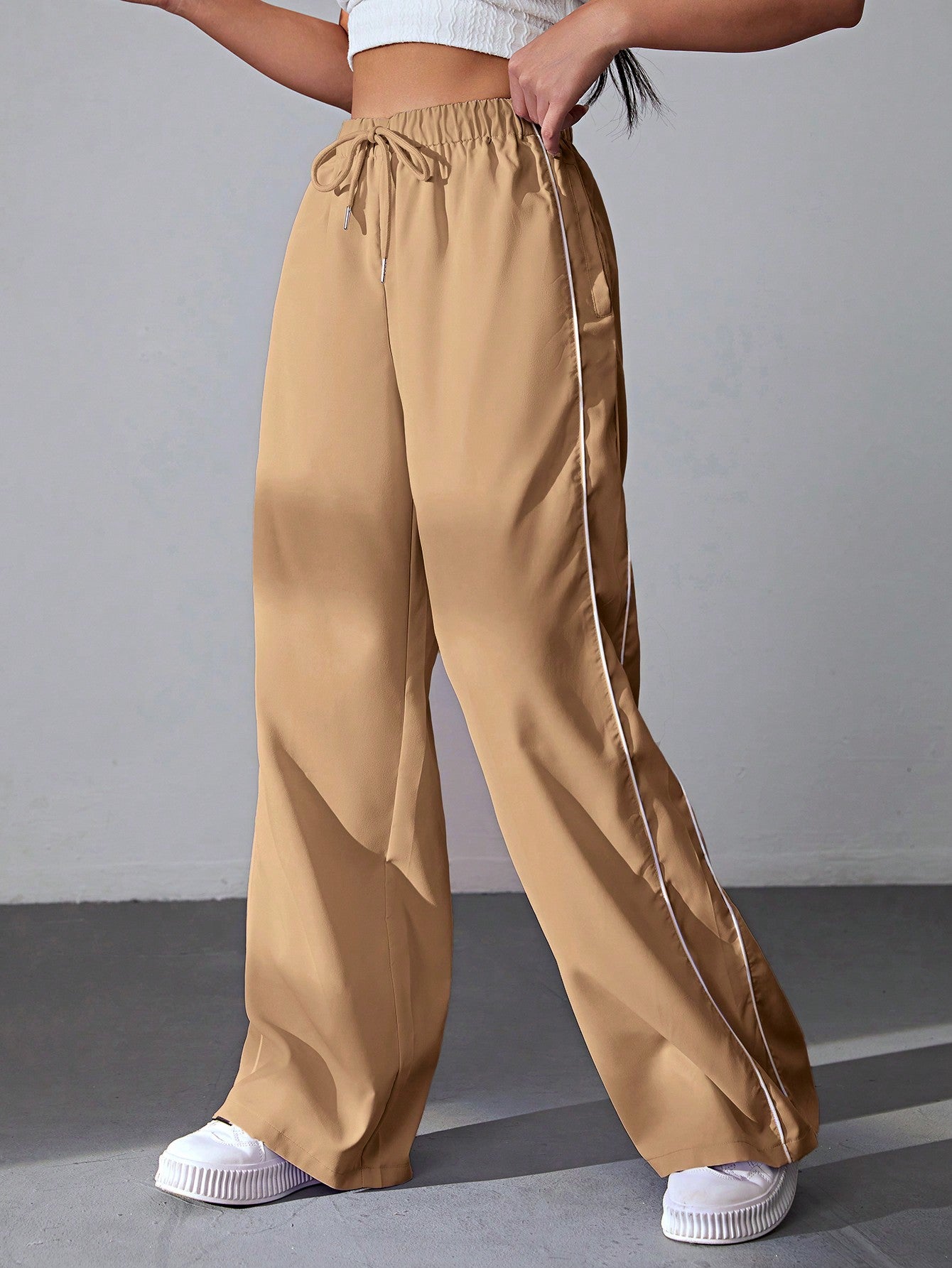 Contrast Piping Drawstring Waist Wide Leg Cargo Pants