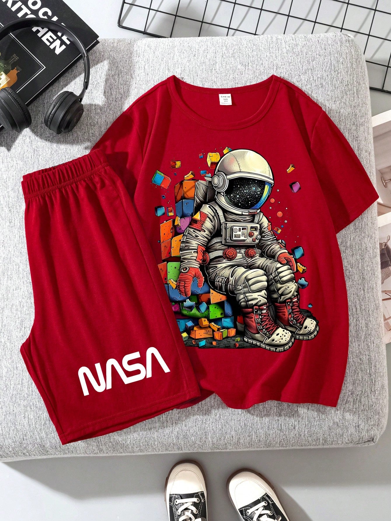 Tween Boy Casual Simple Cartoon Astronaut Pattern Short Sleeve T-Shirt And Shorts Set, Suitable For Summer