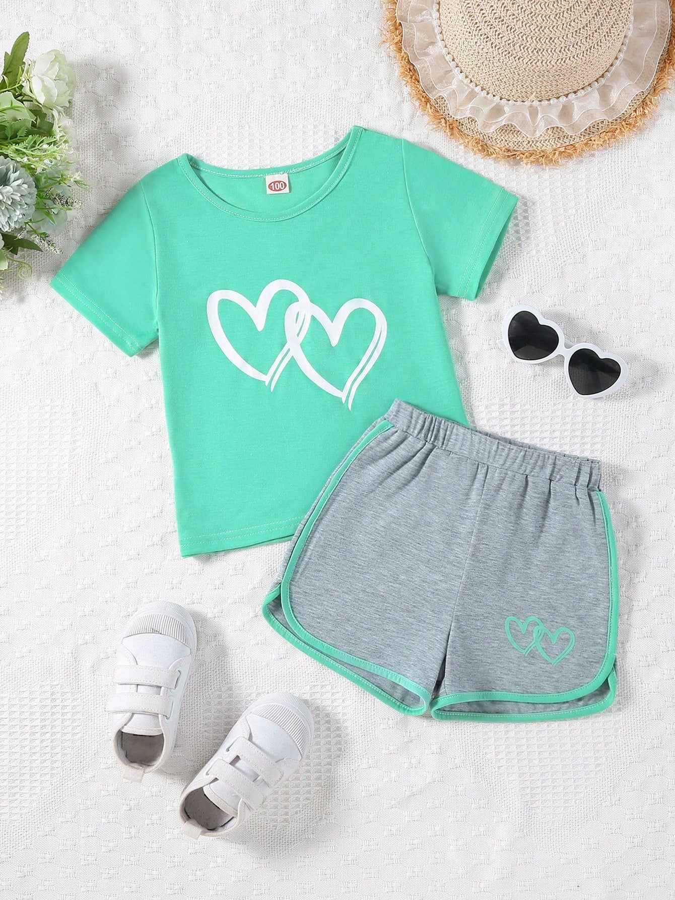 Young Girl Dopamine Heart Print Casual Short Sleeve T-Shirt And Color-Block Hem Shorts Set For Mother Day, Summer