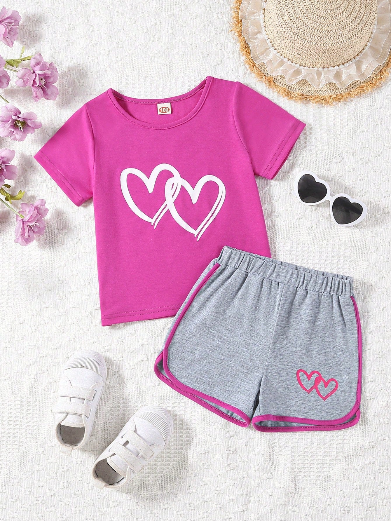 Young Girl Dopamine Heart Print Casual Short Sleeve T-Shirt And Color-Block Hem Shorts Set For Mother Day, Summer