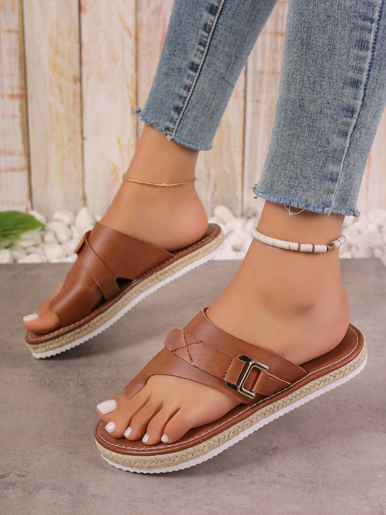 Women Flat Bottom  Rope Slip-On Sandals With Rivet Decoration, Closed-Toe Cutout Anti-Slip Breathable Slipper For Outdoor