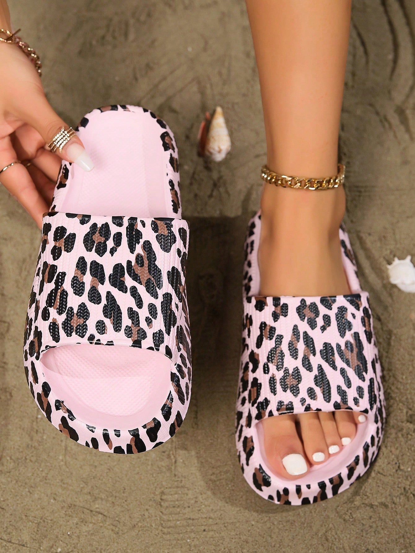 Women Thick-Soled, Anti-Slip, Comfortable Slippers For Outdoor Leisure, Summer, Colorful Leopard Print Beach Slippers