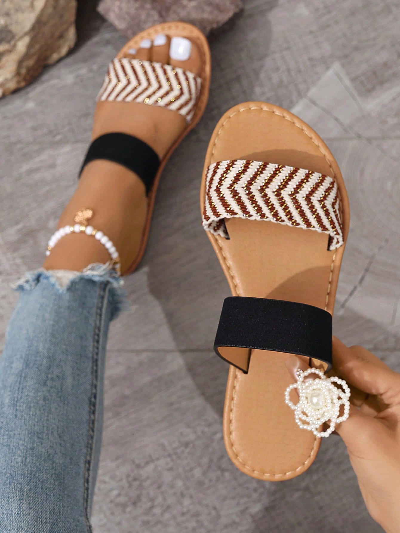 New Spring/Summer High-End H Slippers For Women, Fashionable & Casual Style Roman Slippers, Black/Beige/Brown Color, Comfy & Cute. Recommended By Fashion Bloggers. French-Style Elegant Flat Sandals, Glitter & Thick-Bottom Wedge Sandals, Beach Shoes. New F