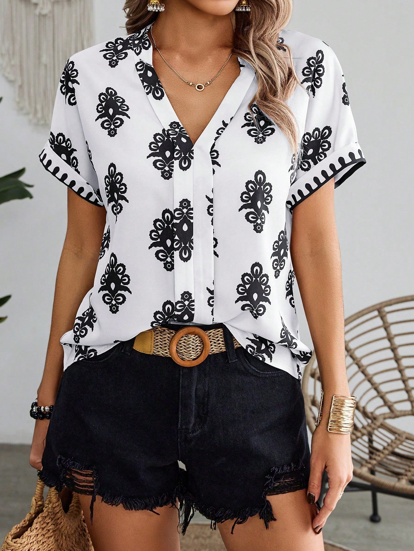 V-Neck Printed Short-Sleeved Shirt For Summer Vacations