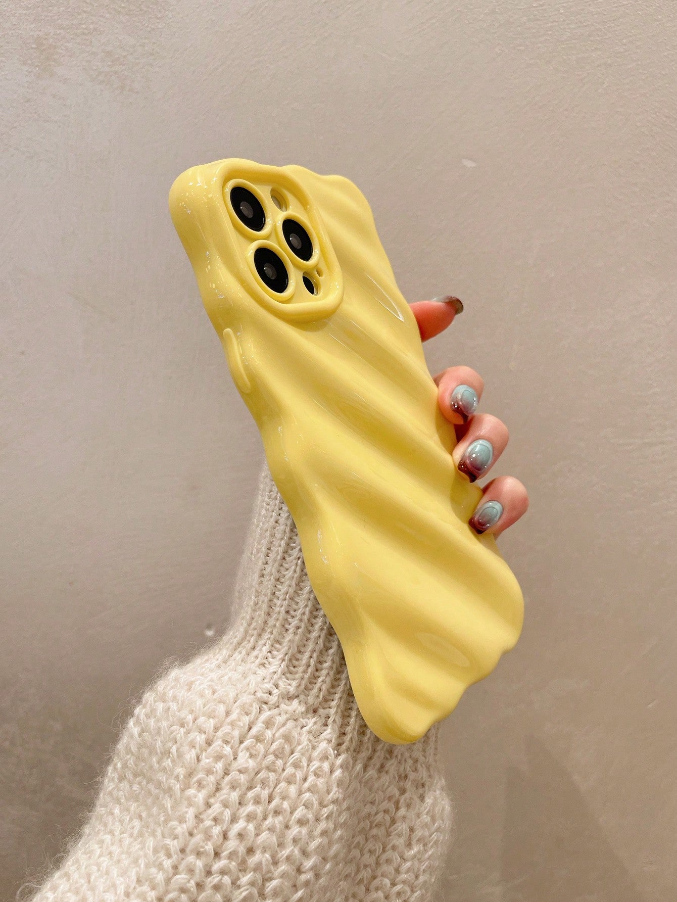 1pc Fashionable 3D Anti-Drop Texture Look Glossy Yellow TPU Phone Case For IPhone