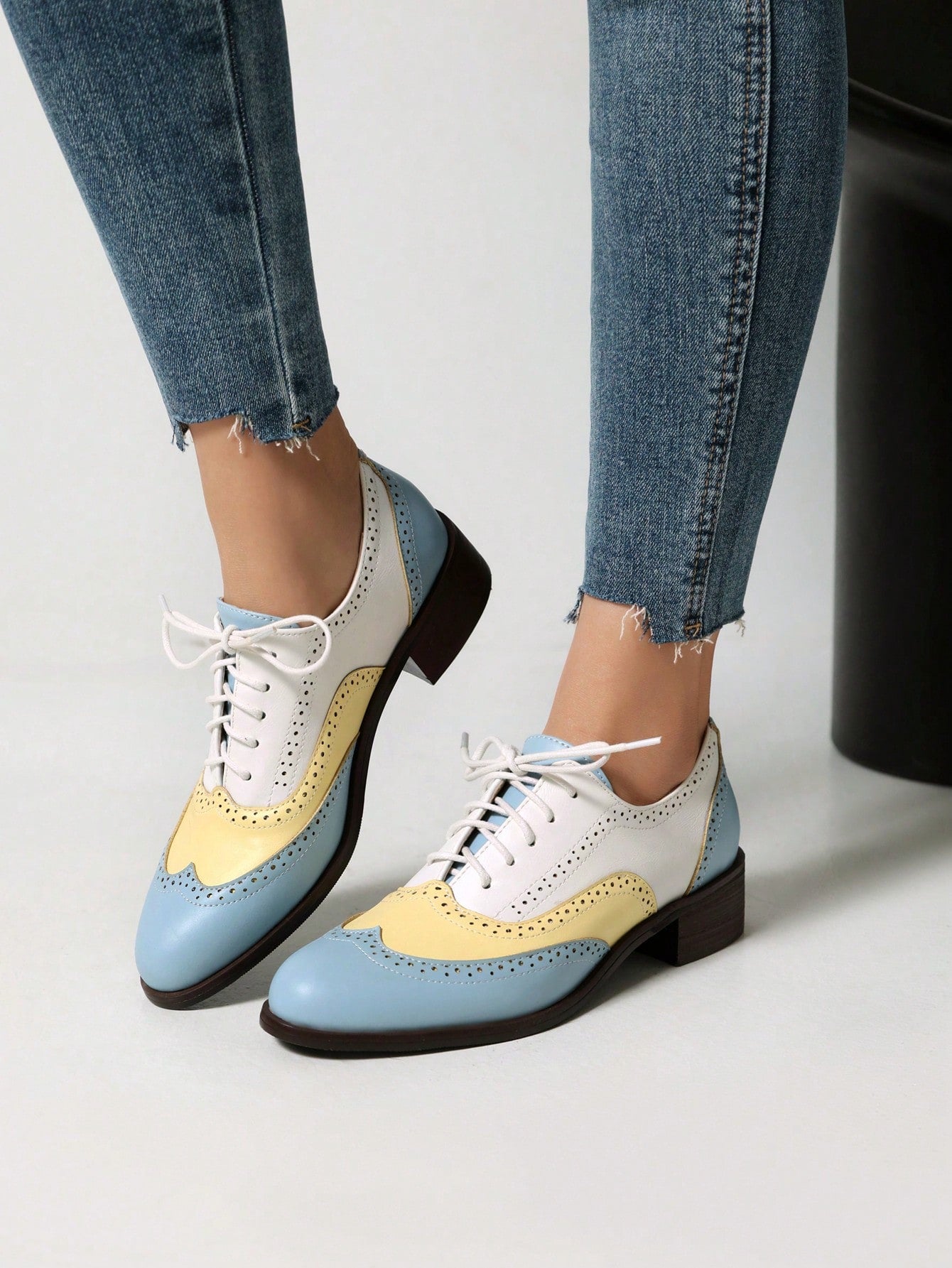 Women's Flat Oxfords, Vintage Style Leather Shoes With Lace-Up, Color Block Brogue Shoes