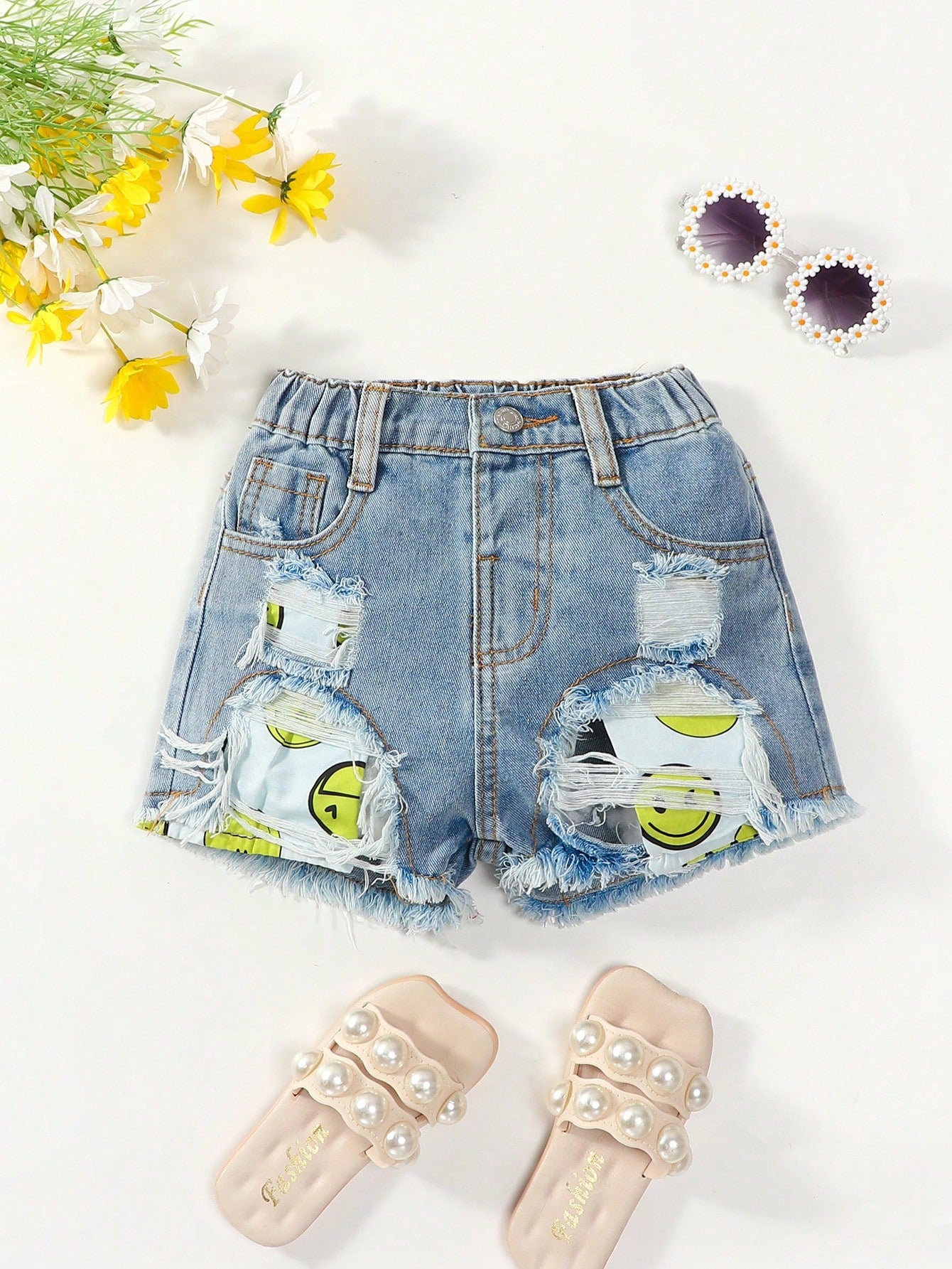 Young Girl Vintage & Cute & Street Style & Trendy Ripped & Distressed & Face Pattern & Washed Light Blue Denim Shorts