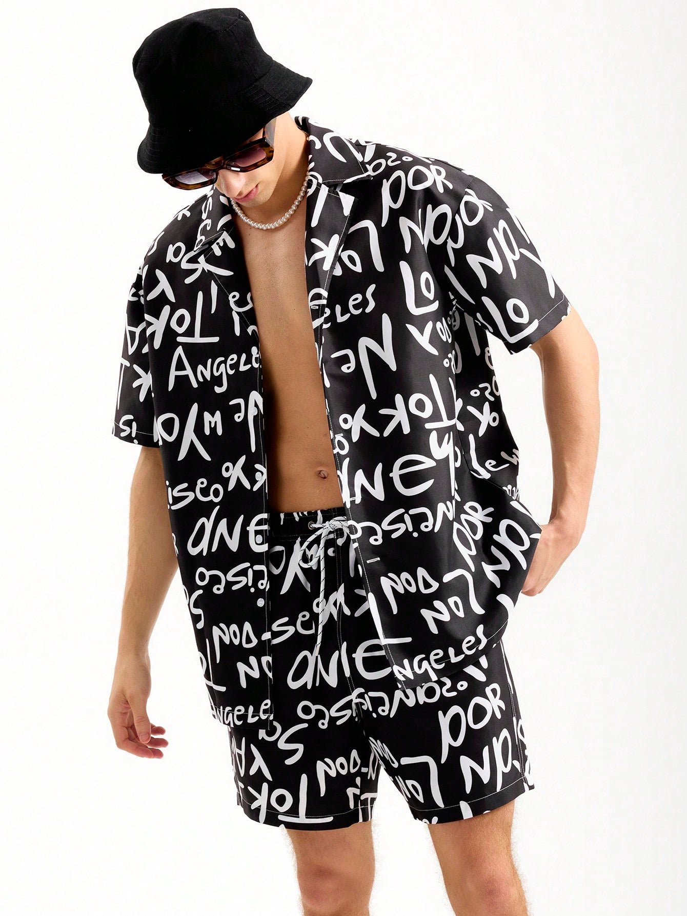 Men's Fashion Loose Black And White Printed Short Sleeve Shirt And Shorts Beach Set