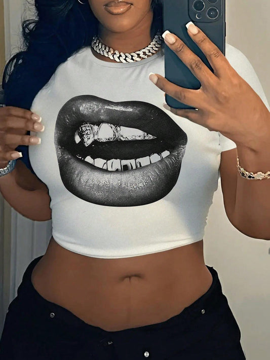 Casual Minimalist Mouth & Gold Teeth Printed Round Neck Crop Sleeve Slim Crop Top T-Shirt For Women, Suitable For Summer