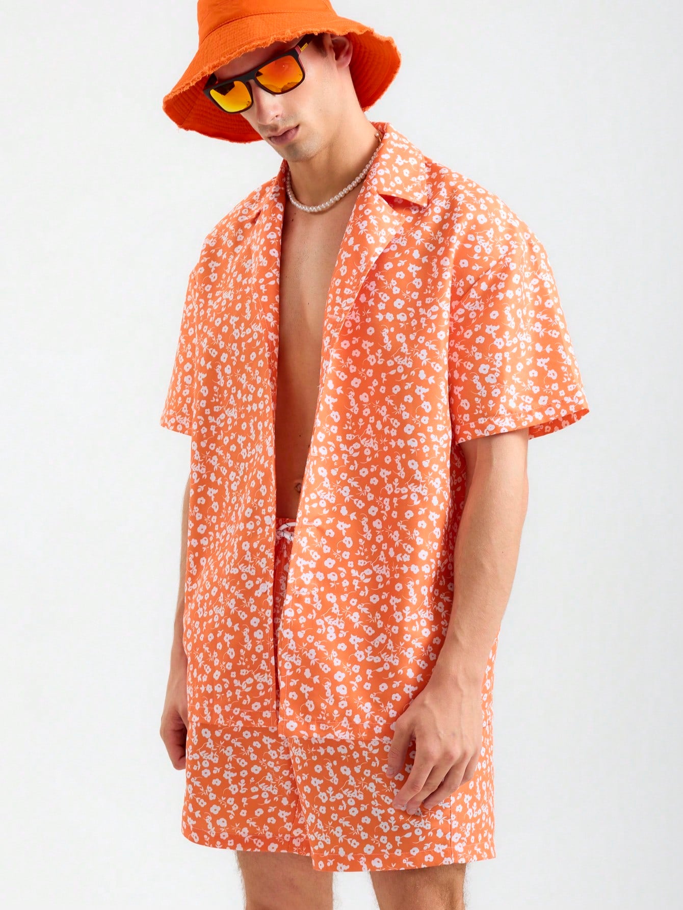 Men's Vacation Style Ditsy Floral Short Sleeve Shirt And Shorts Beach Suit