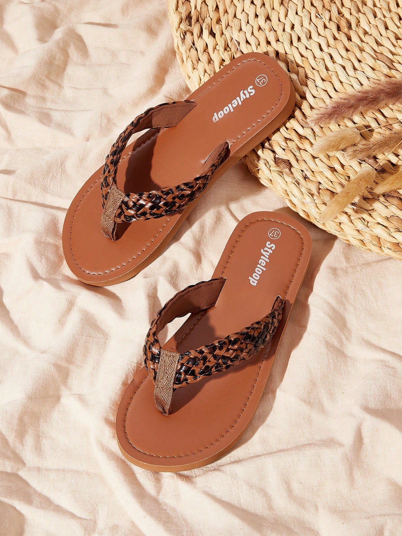Styleloop Women'S Flat Herringbone Flip Flops  Boho Feels Vintage Cottagecore Frenchy Shoes Halloween