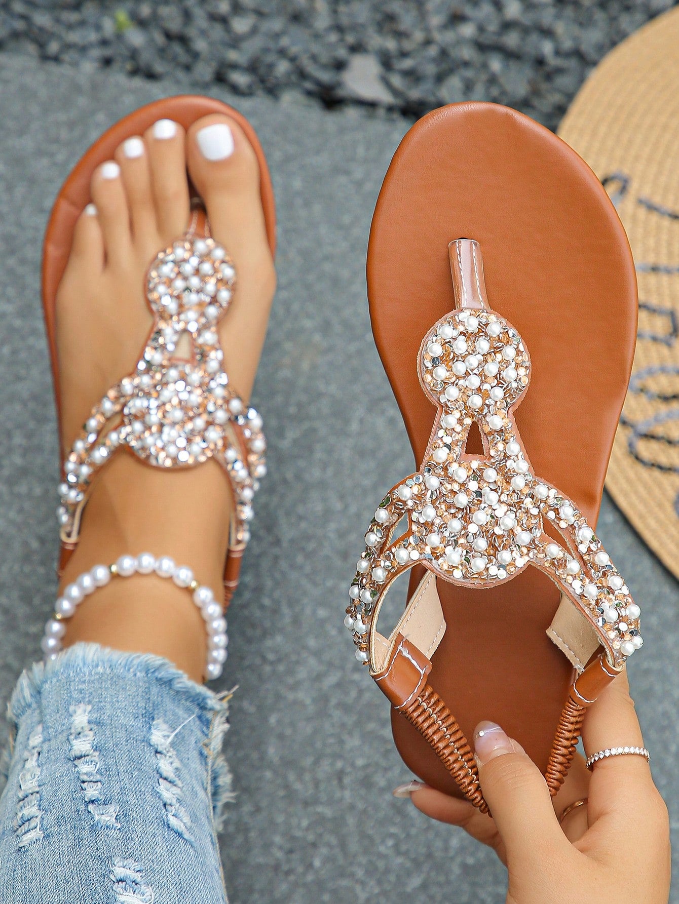 Ladies" Low-Heeled Flat Sandals With Round Toe And Water Diamond Decoration, 2021 New Spring Summer Style, Fashionable And Casual For Leisure, Vacation And Play. Light Purple Color, With Ankle Strap.