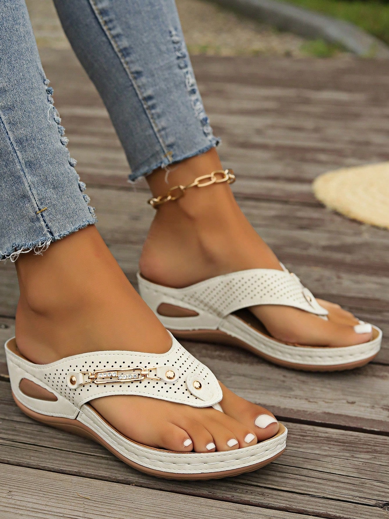 Women's Cross-Border Slip-Resistant Thick-Soled Sandals With Vehicle Seam Thread, Metal Buckle, Non-Slip Sole, Open Toe, And Hollow-Out Design, Plus Size