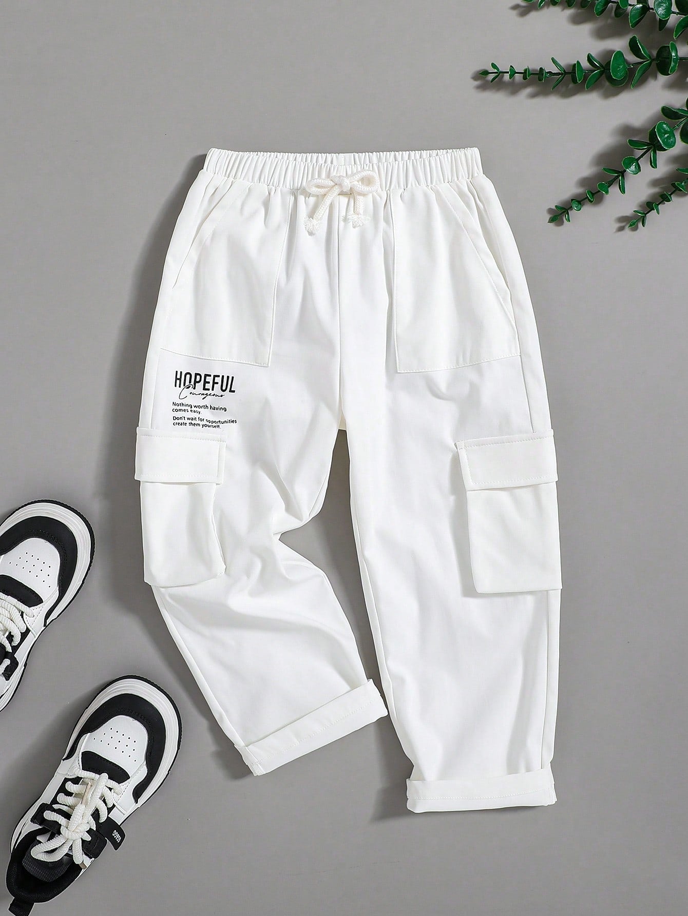 Young Boy Casual Sports Trendy Streetwear White Loose Pants With 3d Pockets And Cute English Print, Suitable For Daily Wear, School, Sports, Travel, Outdoors In Spring And Summer