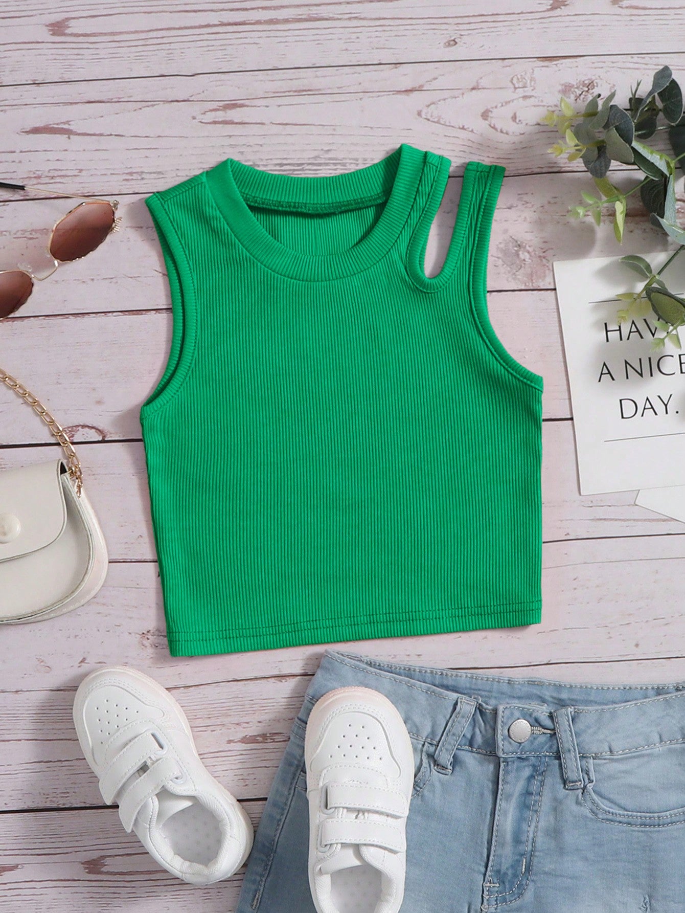 Young Girl Casual And Comfortable Sleeveless Camisole With Round Neck, Plain Color Tank Top