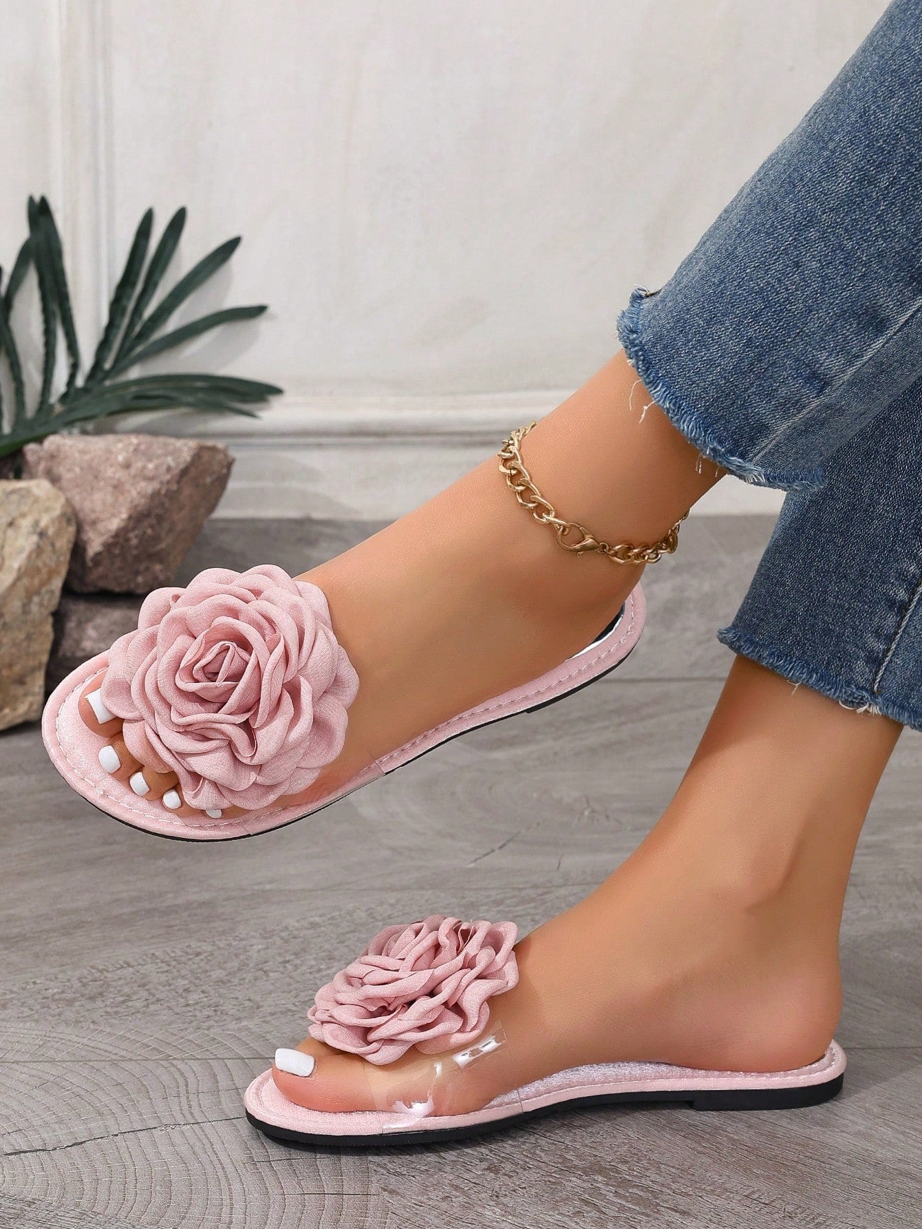 Fashionable Summer New Style Flower Flat Slipper, Outdoor Anti-Slip Beach Sandals For Women