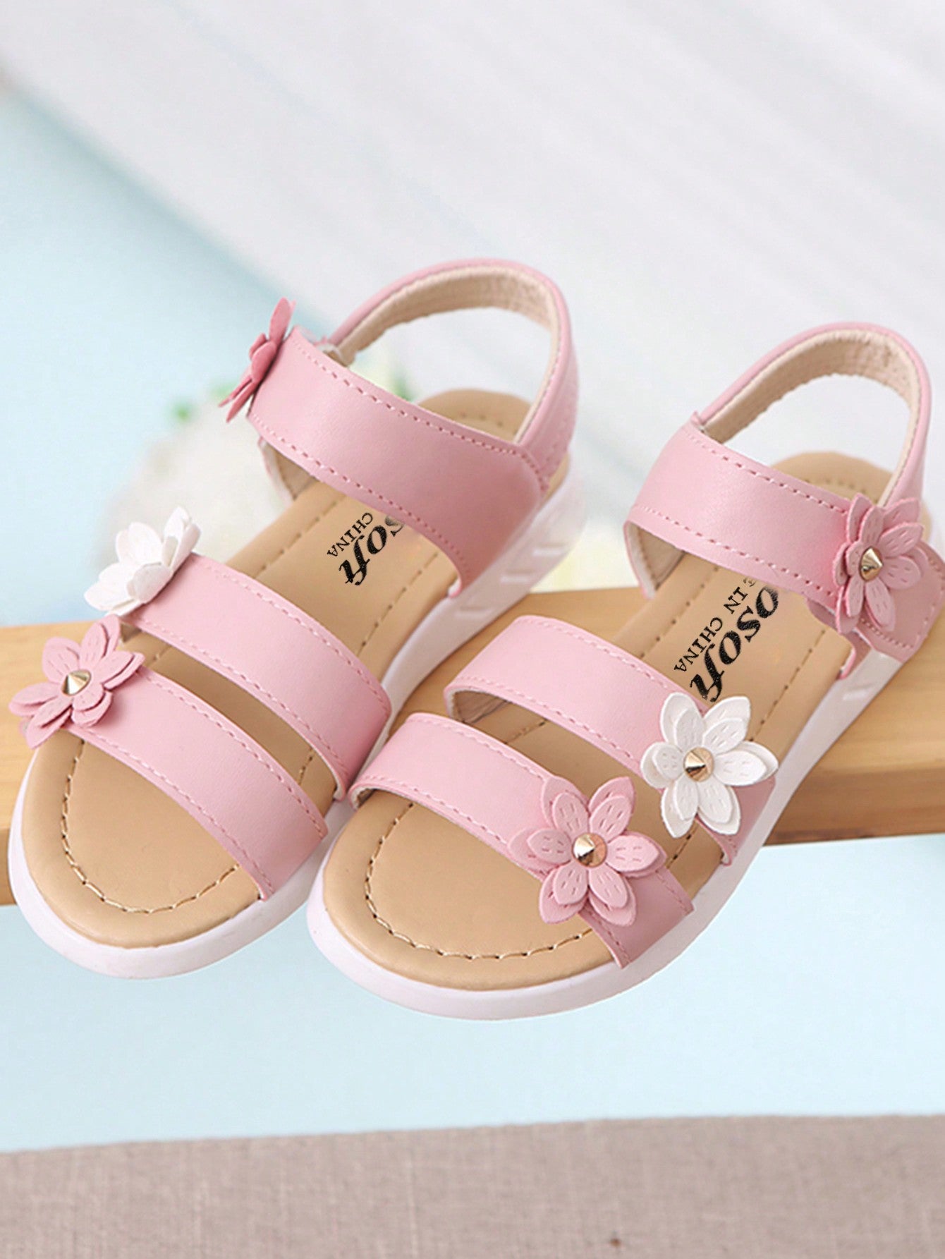 Kids Comfortable Lightweight Flat Sandals With Flower Detailing For Girls Fashionable Trendy Shoes