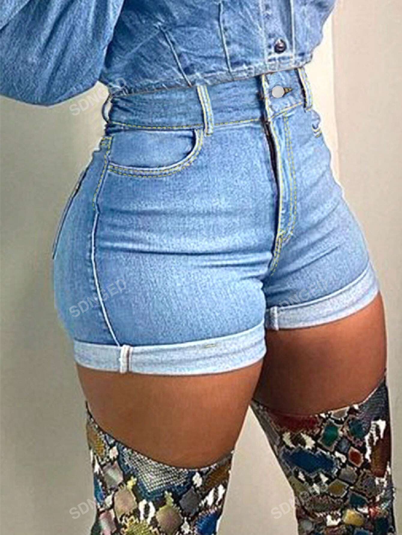 Women Summer Fashionable Tight-Fit Rolled Hem Basic Denim Shorts