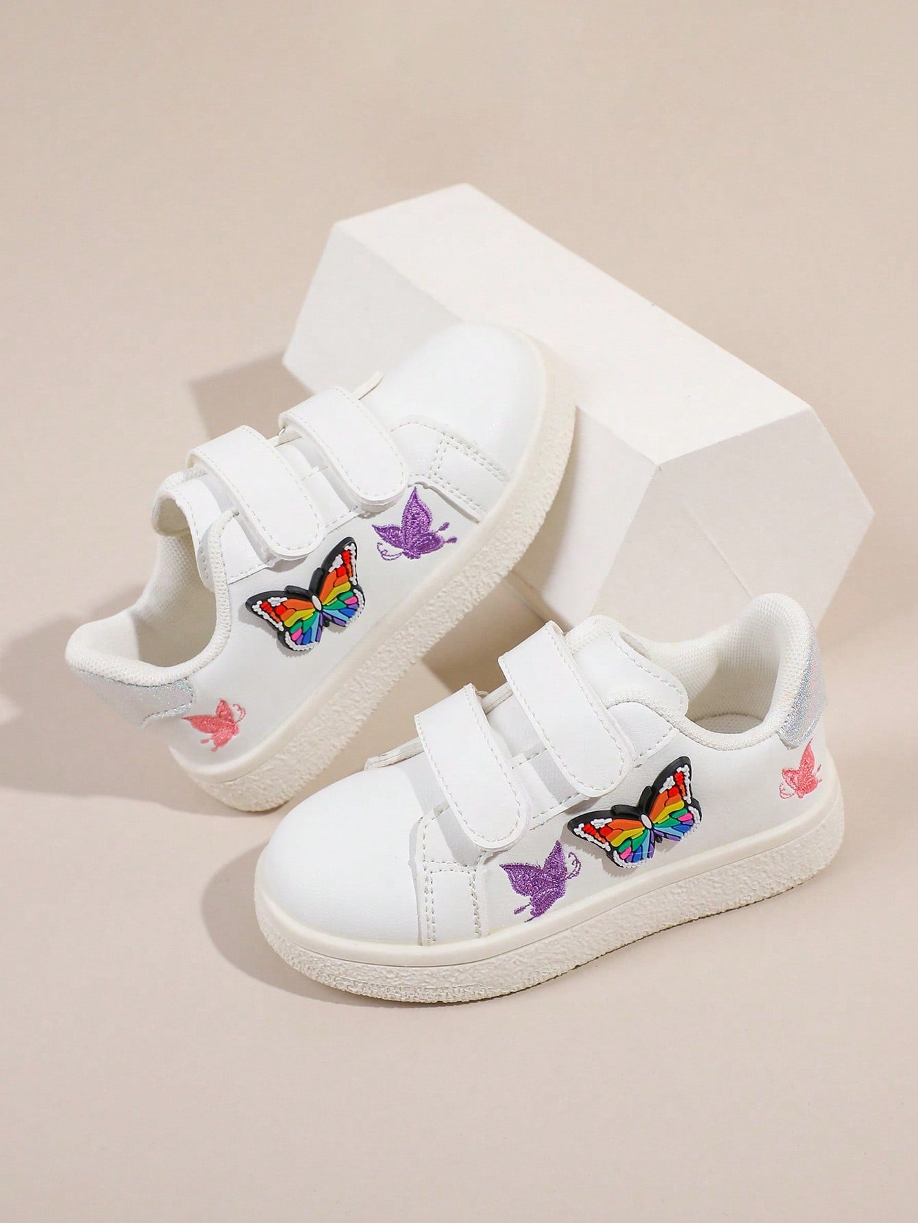 1 Pair Girls Versatile Hook-And-Loop Breathable Casual White Shoes With Embroidered Butterfly Heart Patchwork, Fashion Sneakers For Campus & Student