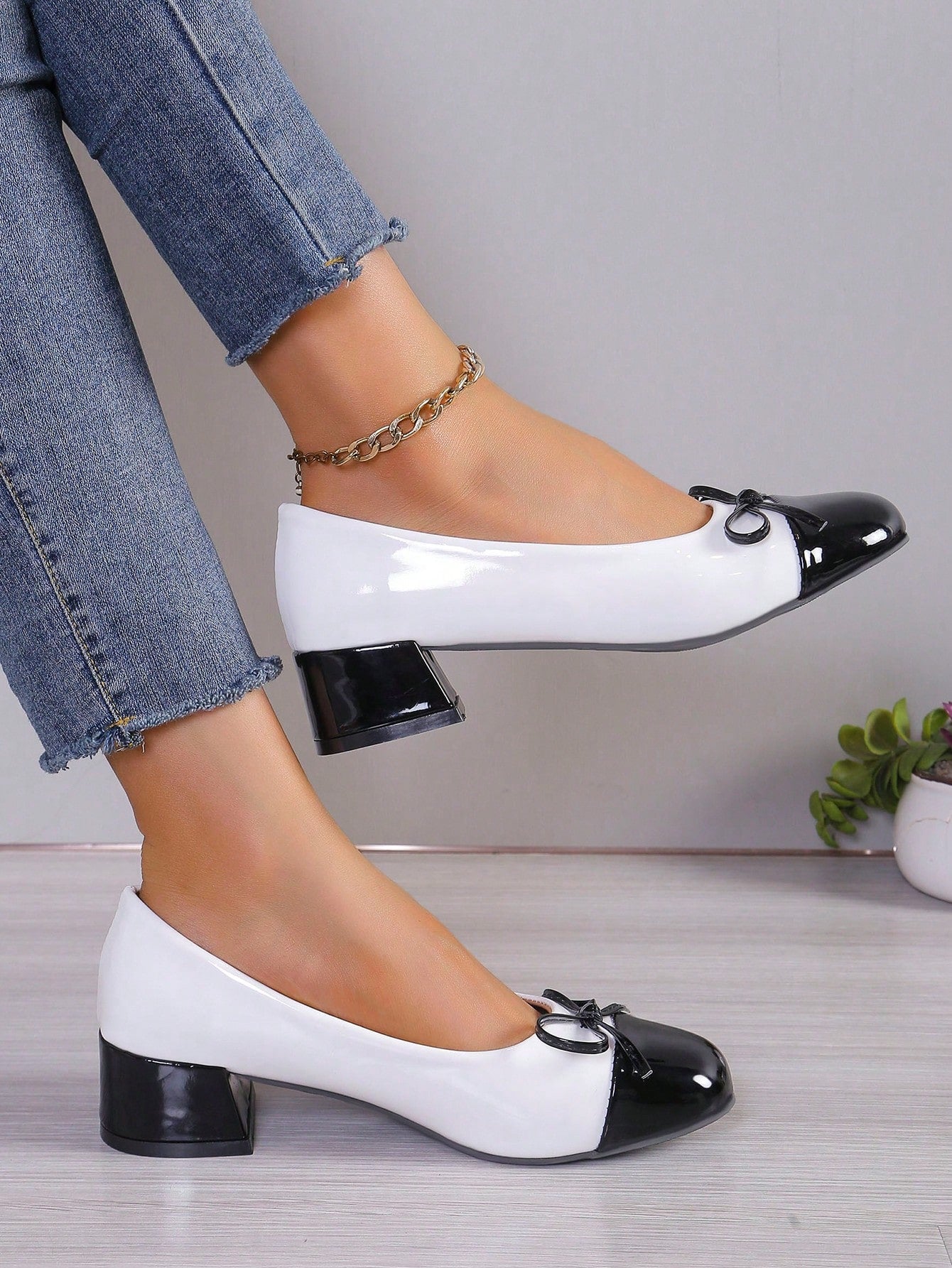 2024 New Arrival Women's Classic Plaid Fabric High Heels, Yellow Color, Square Toe Ballet Flats With Chunky/Low Heels, Bow-Knot Decoration, Shallow Mouth Design, French Style Retro Patent Leather Work Shoes
