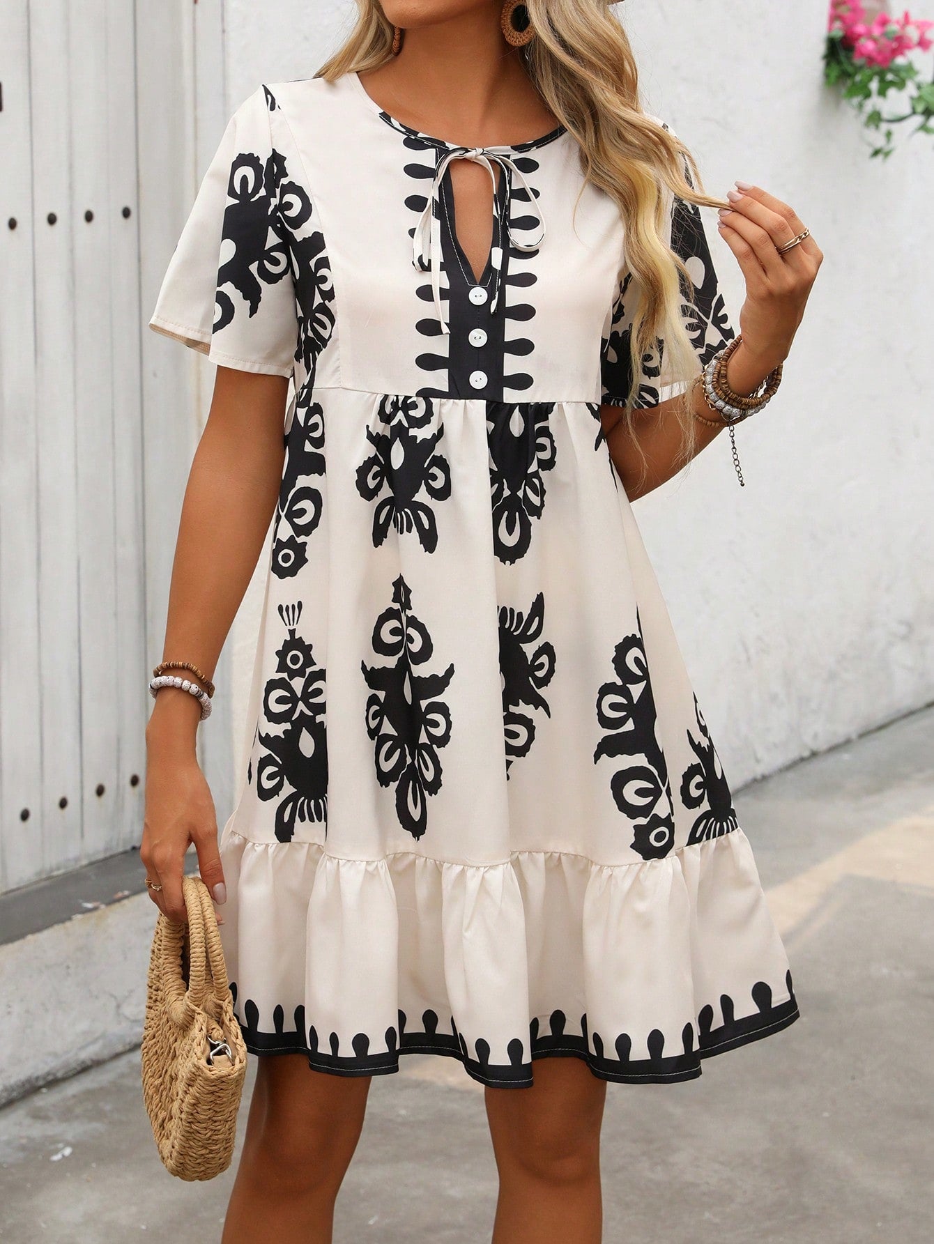 Tie-Neckline  Floral Printed Babydoll Dress, Casual And Suitable For Vacation