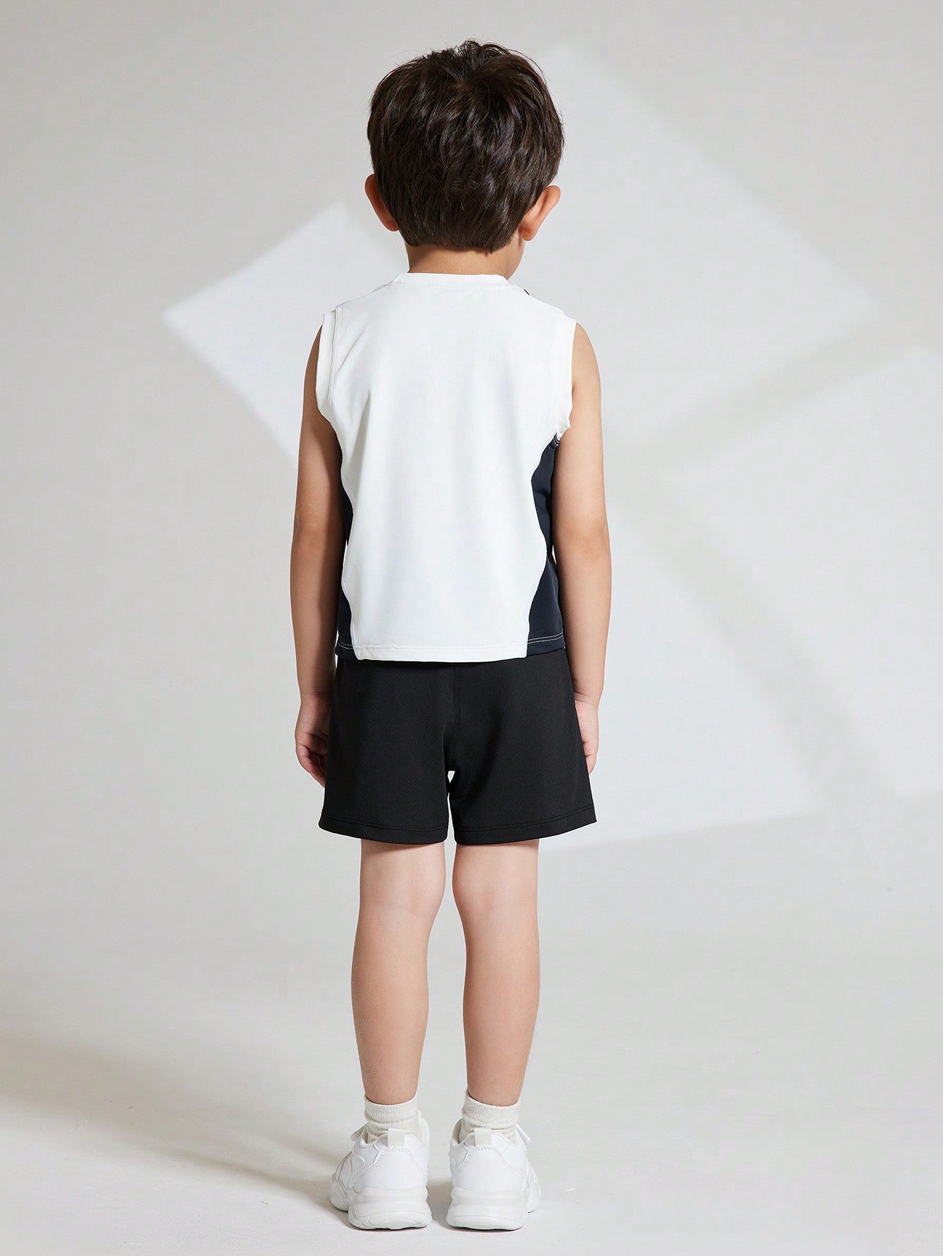 Young Boy Colorblock Sleeveless Sports Top And Shorts Set, Summer