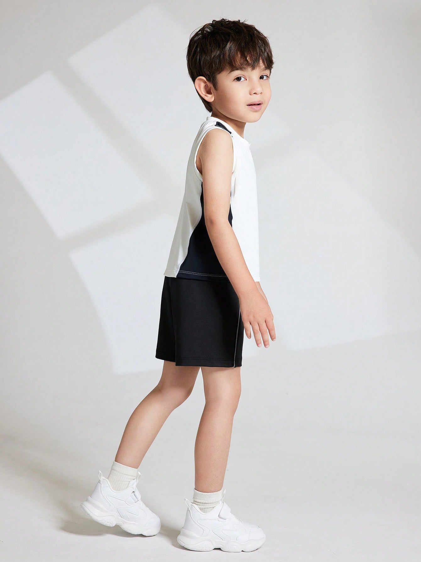 Young Boy Colorblock Sleeveless Sports Top And Shorts Set, Summer