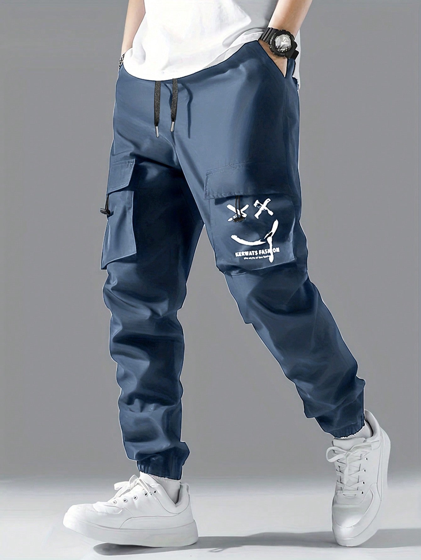 Men Letter Graphic Flap Pocket Drawstring Waist Cargo Pants