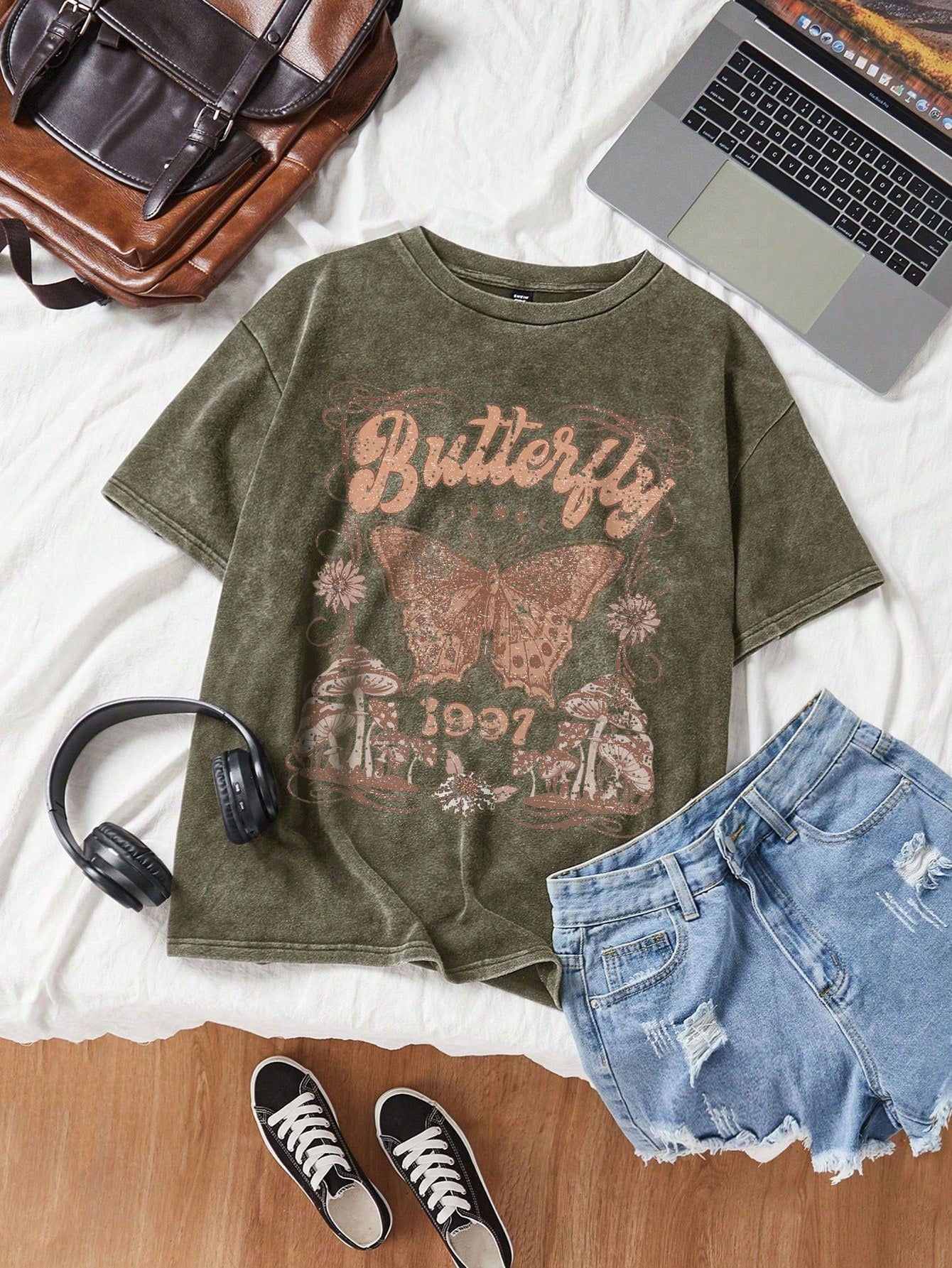 Plus Size Acid Washed Look Vintage Knitted Distressed Loose Fit Knit Butterfly Cartoon Pattern Short Sleeve T-Shirt