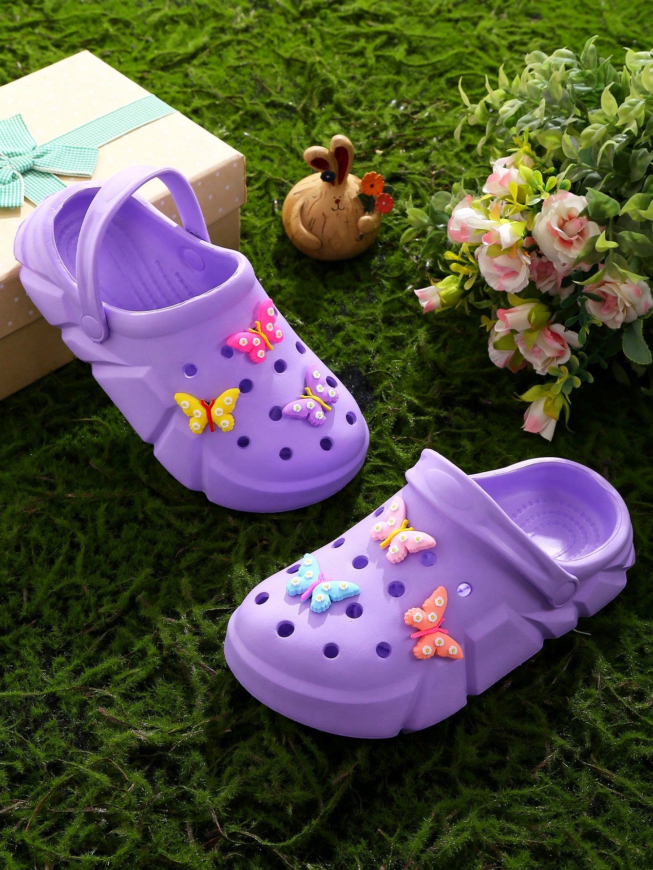 Casual Breathable Clogs With Cute Cartoon Charms For Girls, Quick Drying Lightweight Anti Slip Clogs For Indoor Outdoor Shower Beach Pool, All Seasons