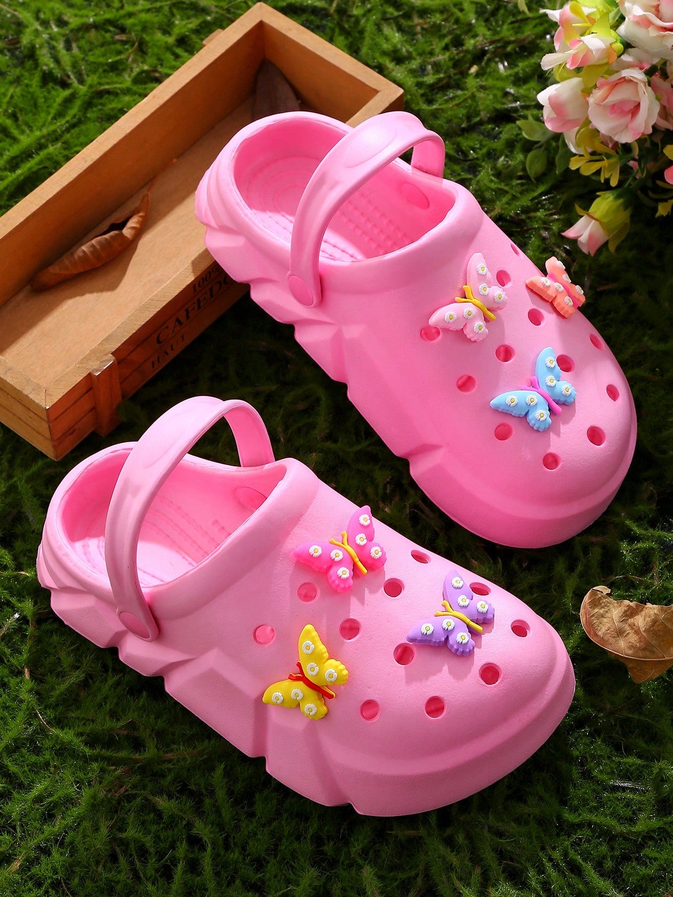 Casual Breathable Clogs With Cute Cartoon Charms For Girls, Quick Drying Lightweight Anti Slip Clogs For Indoor Outdoor Shower Beach Pool, All Seasons