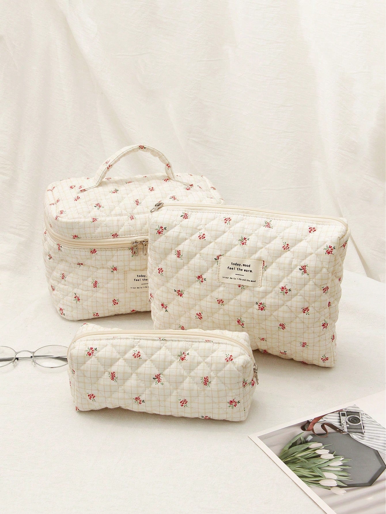 1pc/Set Casual Ladies' Large Capacity Handheld Floral Cosmetic Bag Portable Stitched Fabric Small/Medium/Large Cute Flower Ins Travel Bag, For Organizing Make-Up Tools And Toiletries, And For Casual Travel