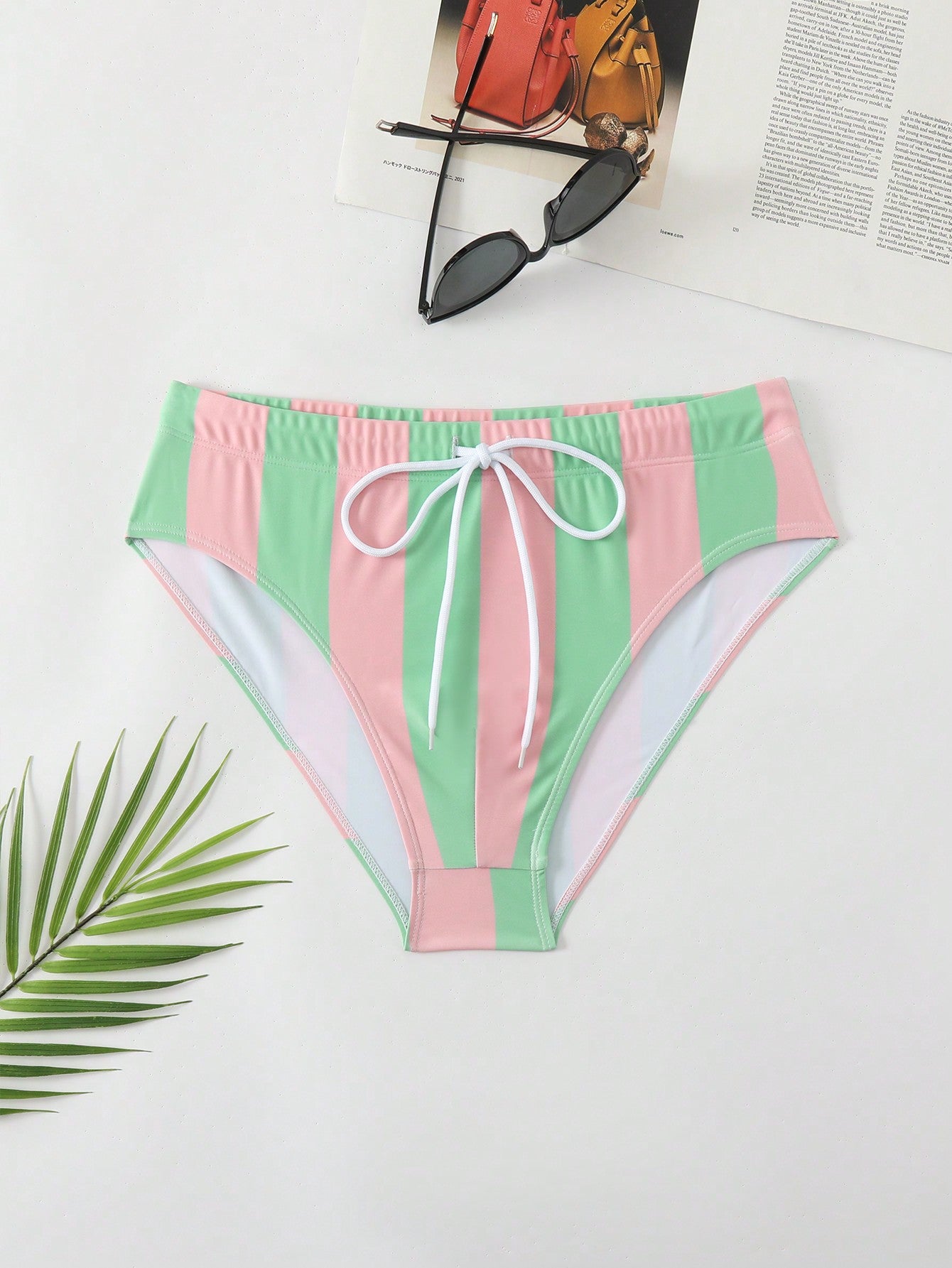 Men's Color Block Striped Drawstring Waist Triangle Swim Trunks