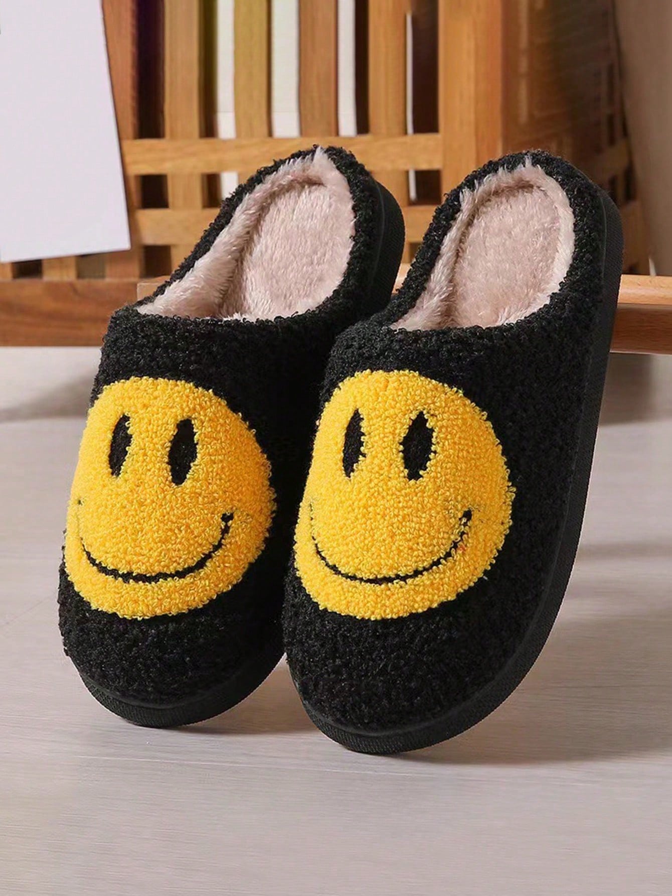 Women Korean Style Cute Cartoon  Face Fabric Slippers With Thick And Wear-Resistant Soles For Warm And Cozy Home Winter Wear, Couples" Slippers