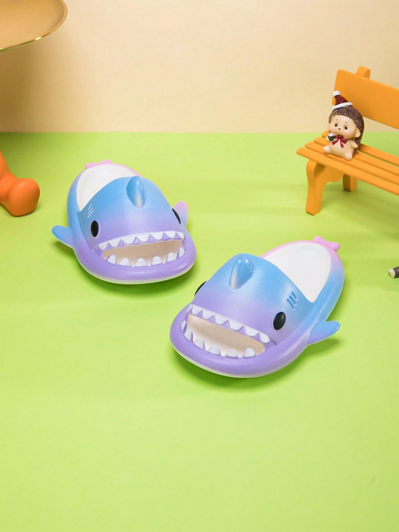 Kids Foam Slippers Cartoon EVA Anti-Slip Outdoor Breathable Shark Slippers, Bathroom/Beach Slippers, 1 Pair Ombre Shark Slides