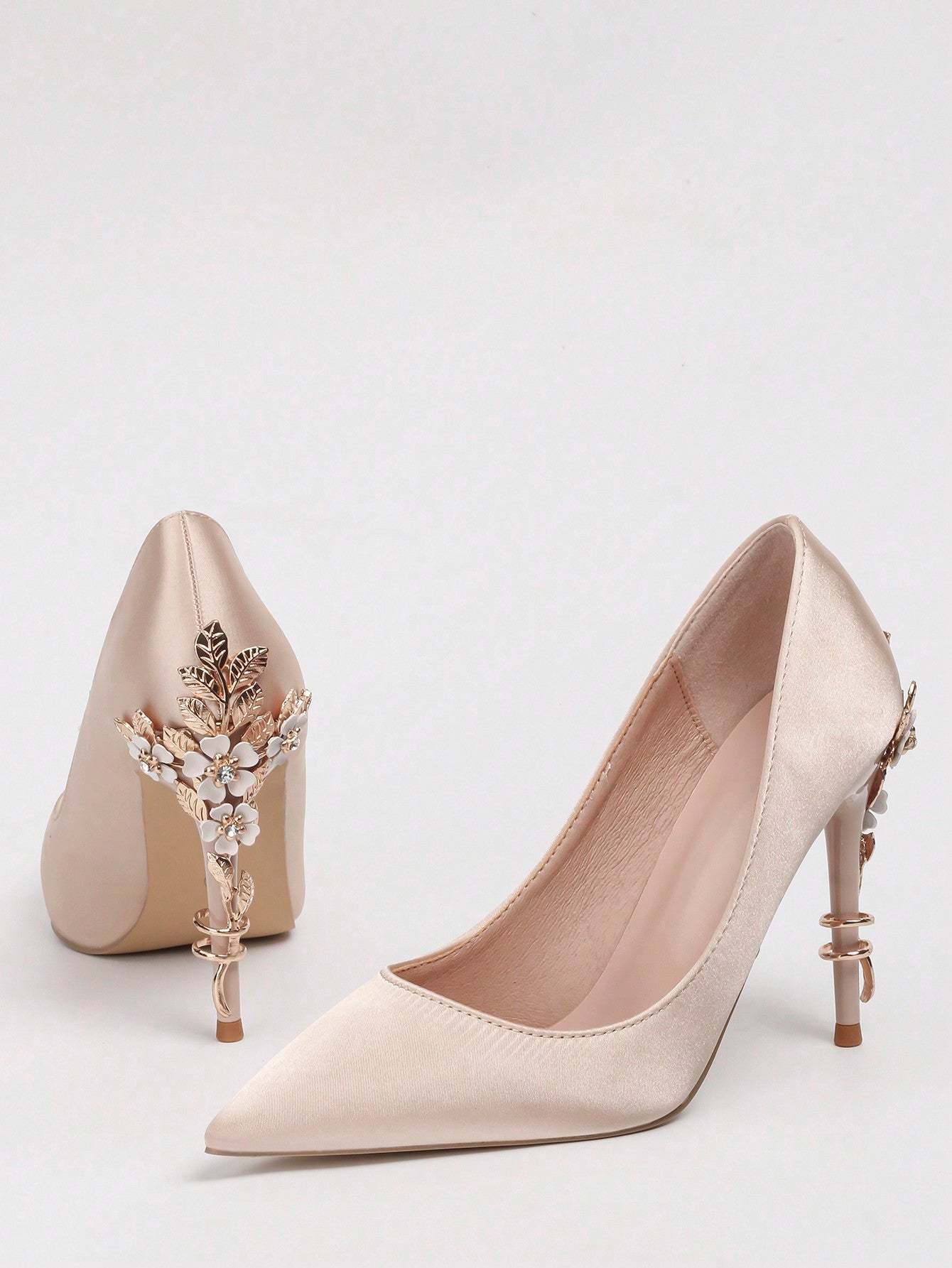 Europe And America Style Luxury Women Shoes, Sexy High Heels For Wedding, Pointed Toe Satin Stilettos With Metal Flower Decoration