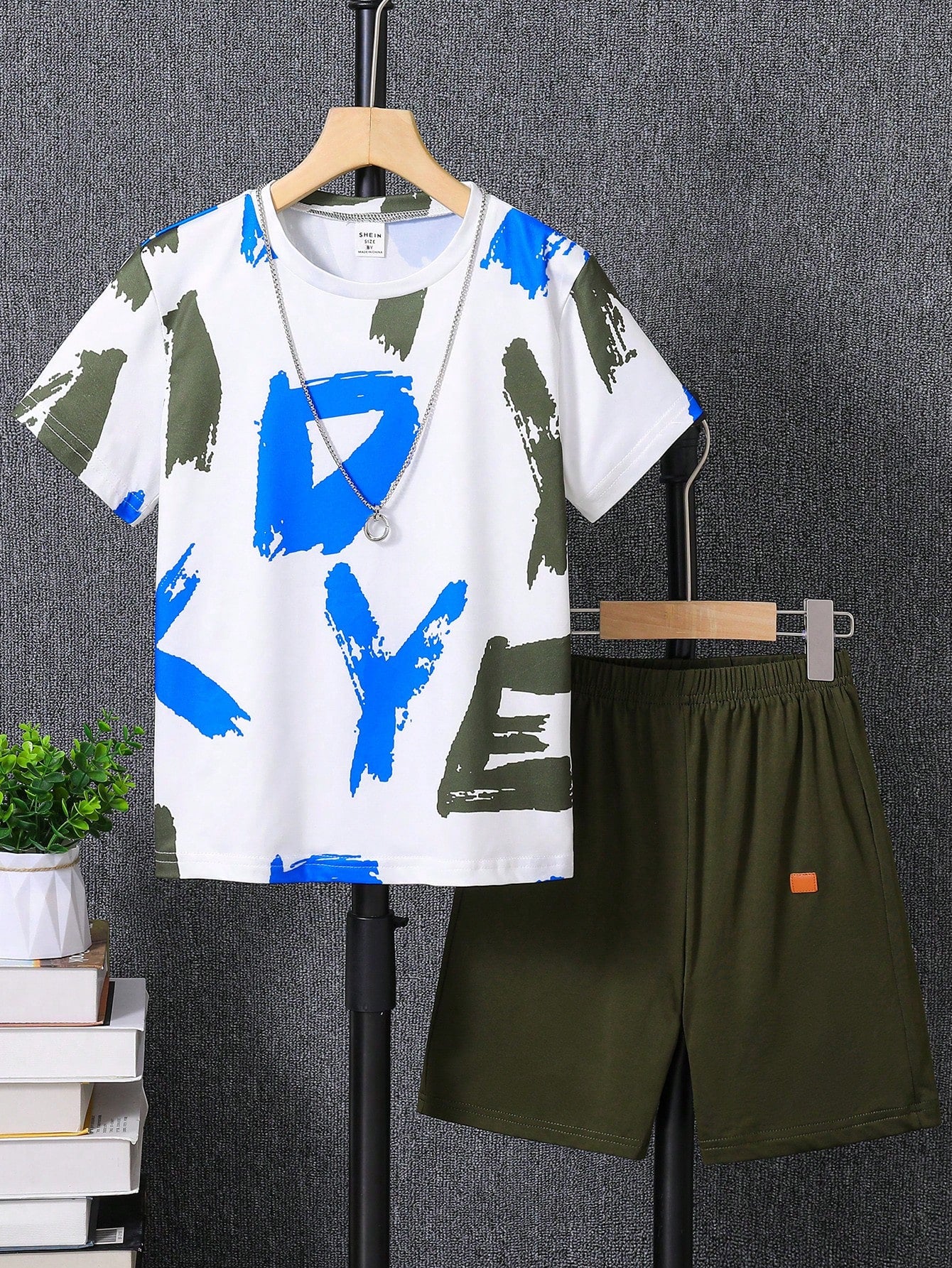 Tween Boy Colorful Printed Round Neck Short-Sleeved T-Shirt And Solid-Colored Shorts Set