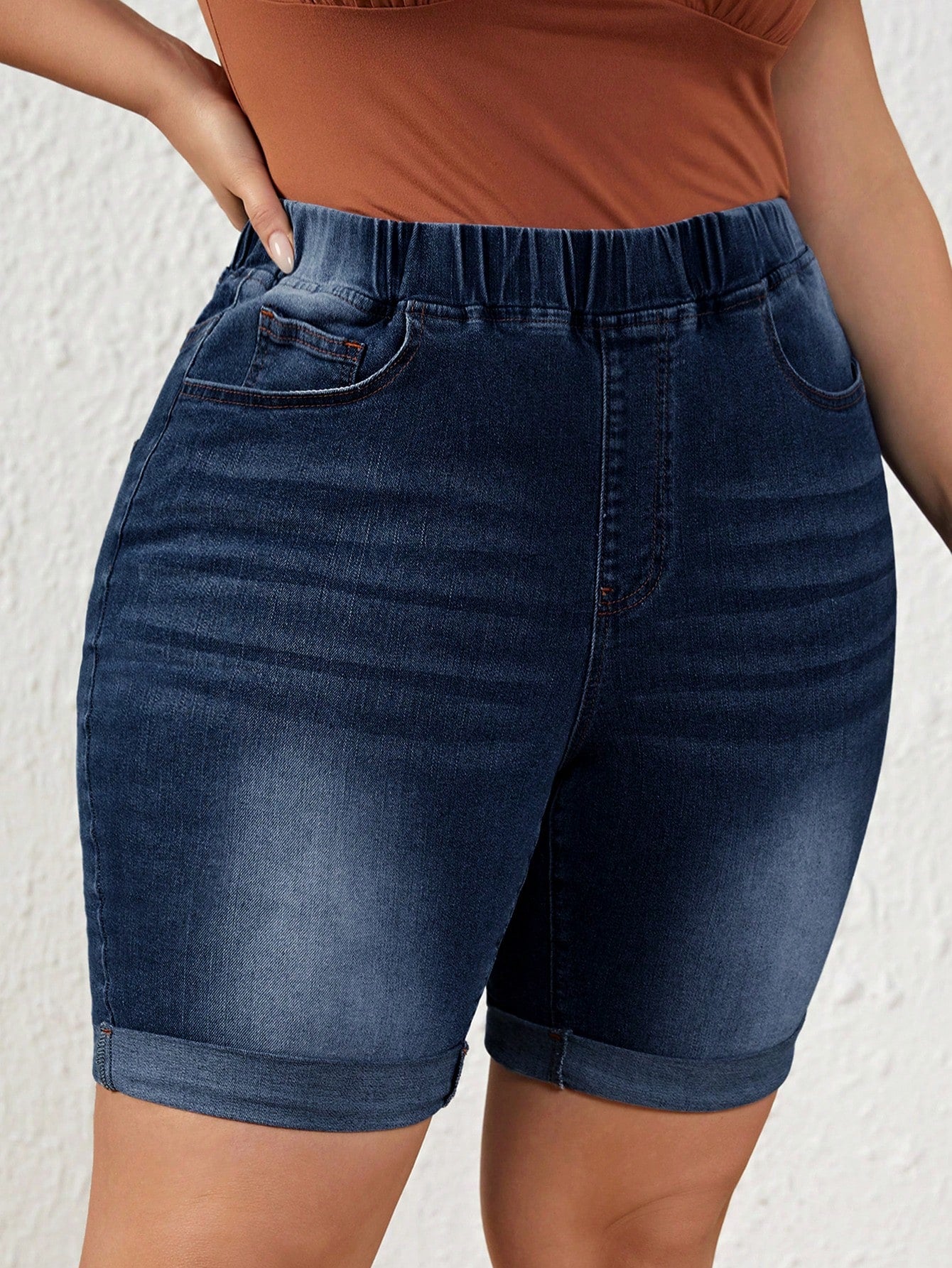 Plus Size Women's Elastic Waist Denim Shorts With Pockets And Rolled Hem Design For Casual Wear