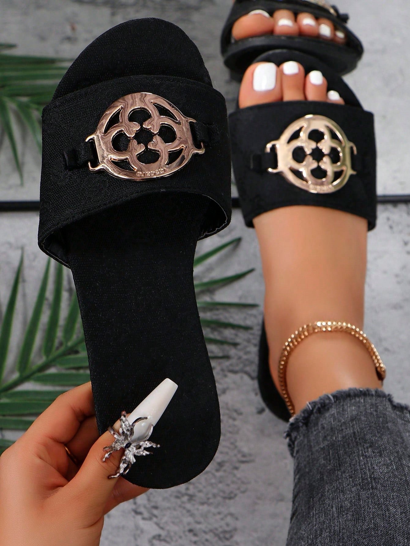 Women Embroidered Round Buckle Flat Sandals Flip Flop Toe Ring Slide Slipper With Anti-Slip Sole, Perfect For Indoor And Outdoor Wear, Black/Pink