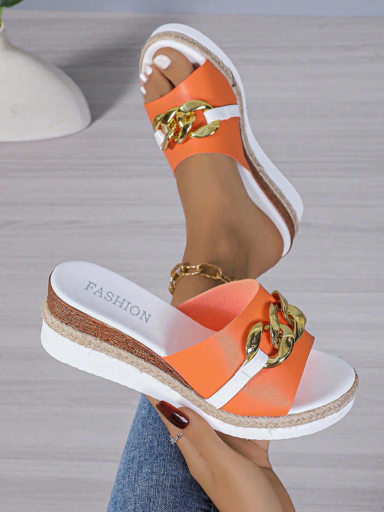 Women Woven Platform Sandals 2024 Summer New Braided Jute Wedge Slippers Thick Bottom Metal Chain Waterproof Platform Flip Flops Daily Wear White Sandals