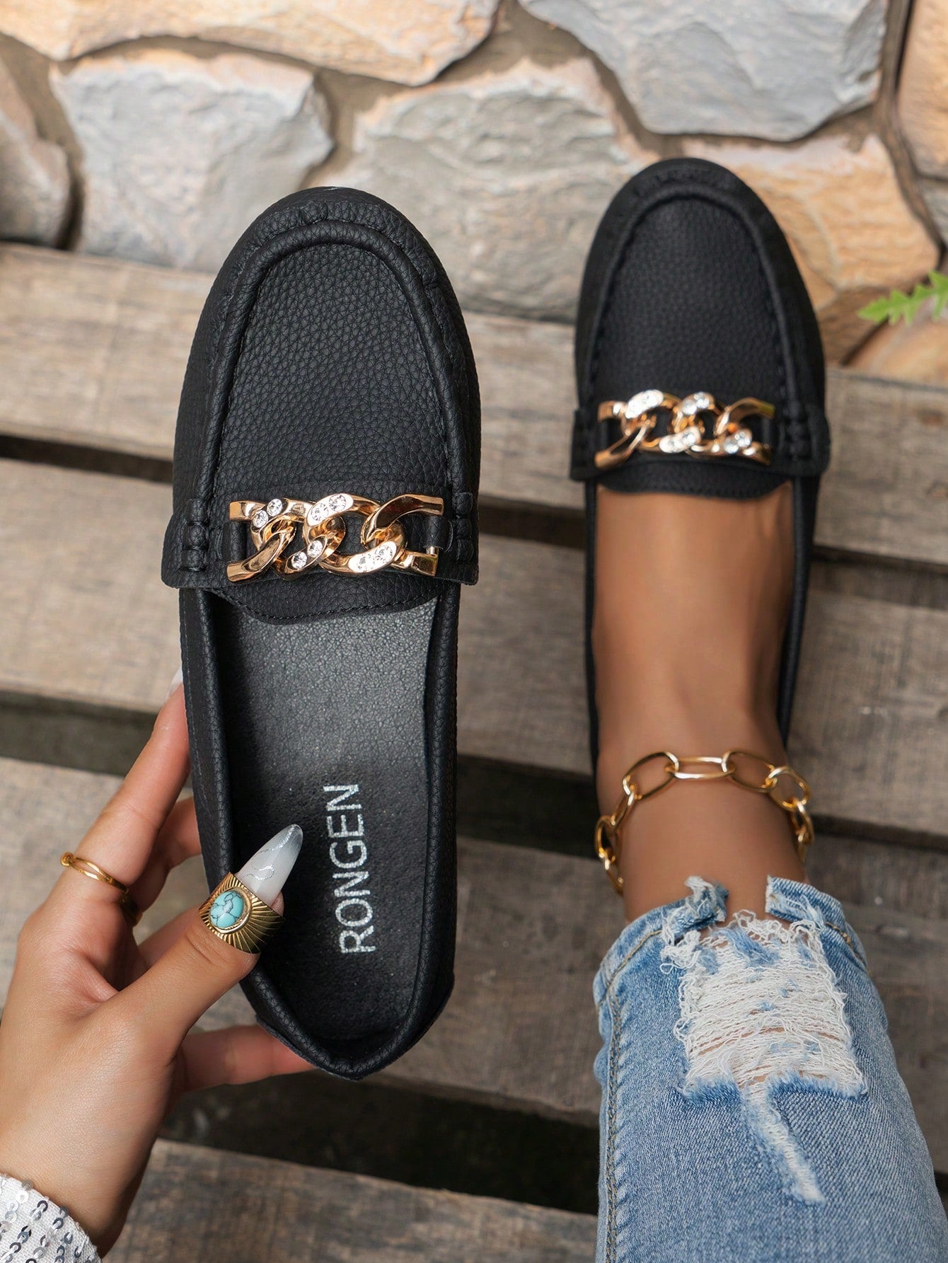 Women Metal Chain Decorated Flat Shoes Round Toe Casual Slip Resistant White Loafers For Spring And Autumn